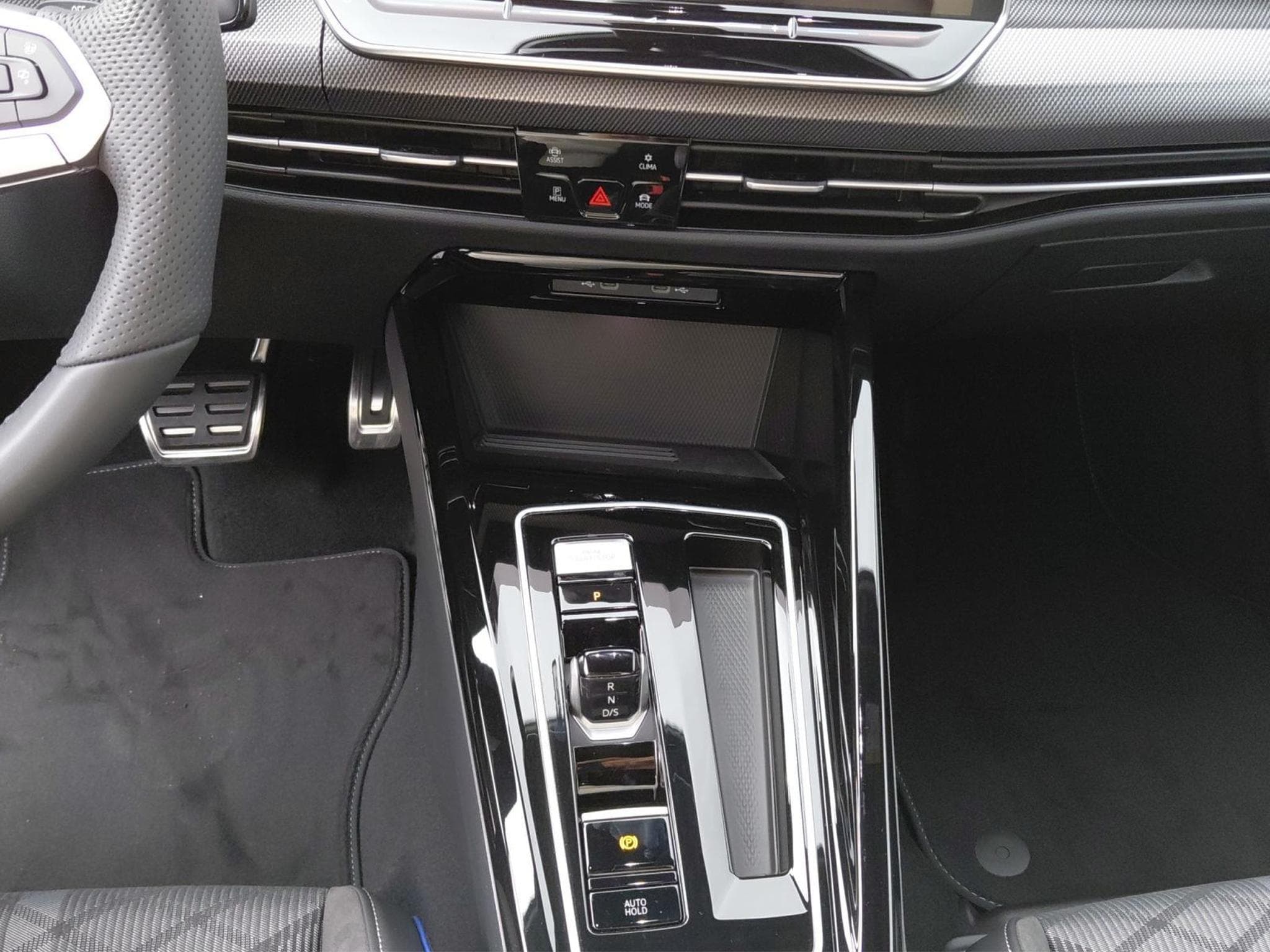 VW Golf R-Line (2026) - Photo 12