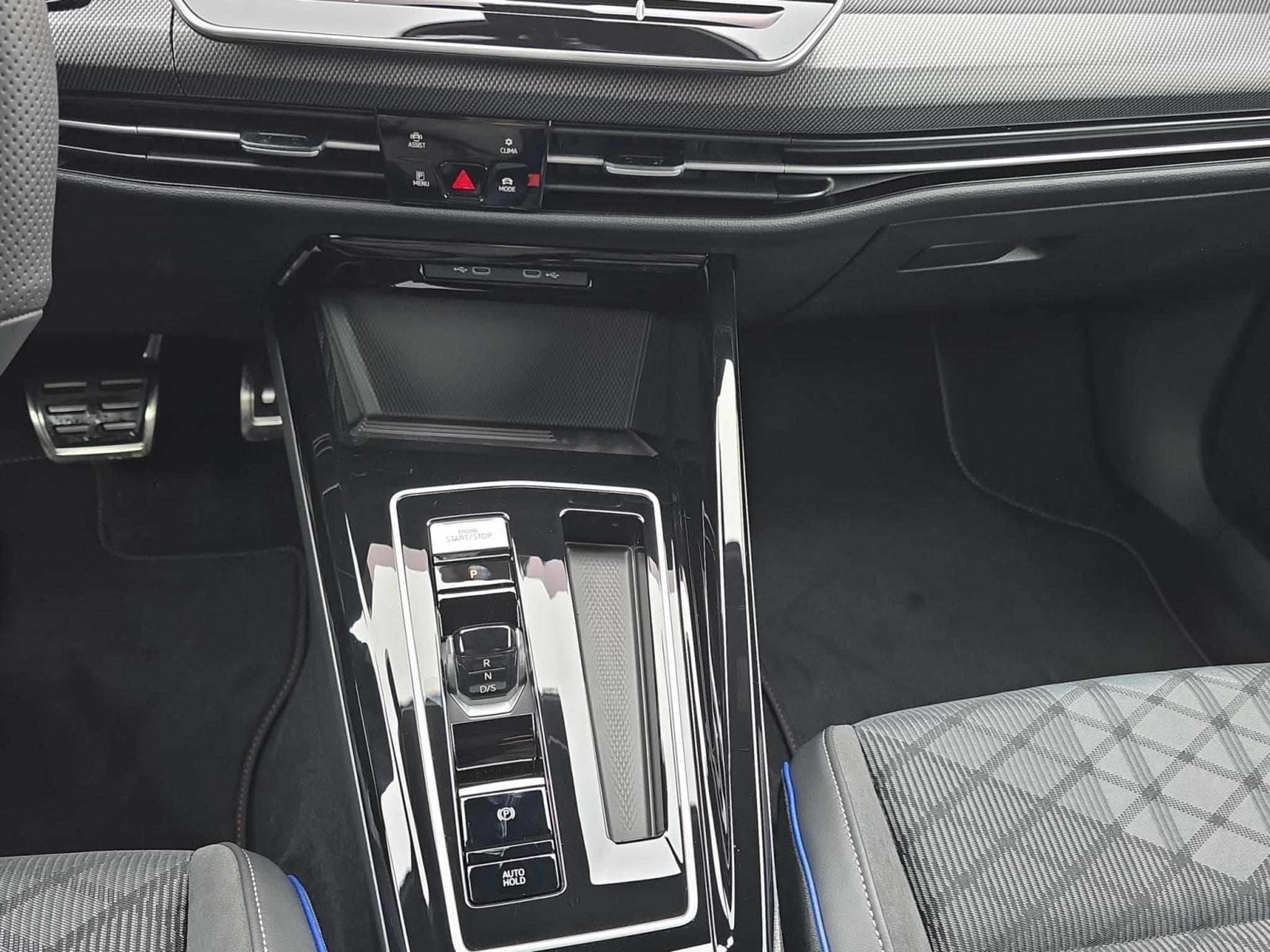 VW Golf R-Line (2026) - Photo 12