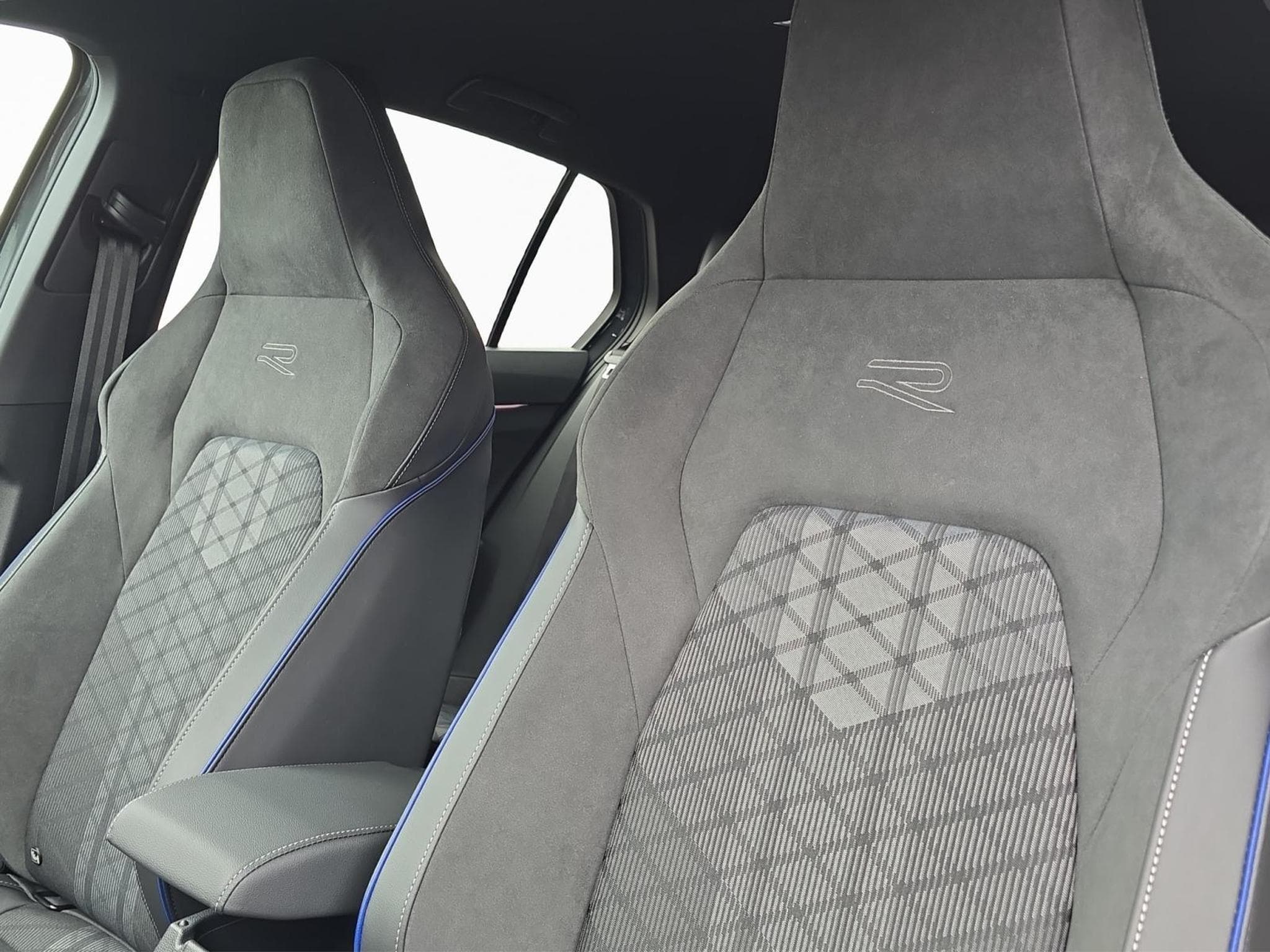 VW Golf R-Line (2026) - Photo 15