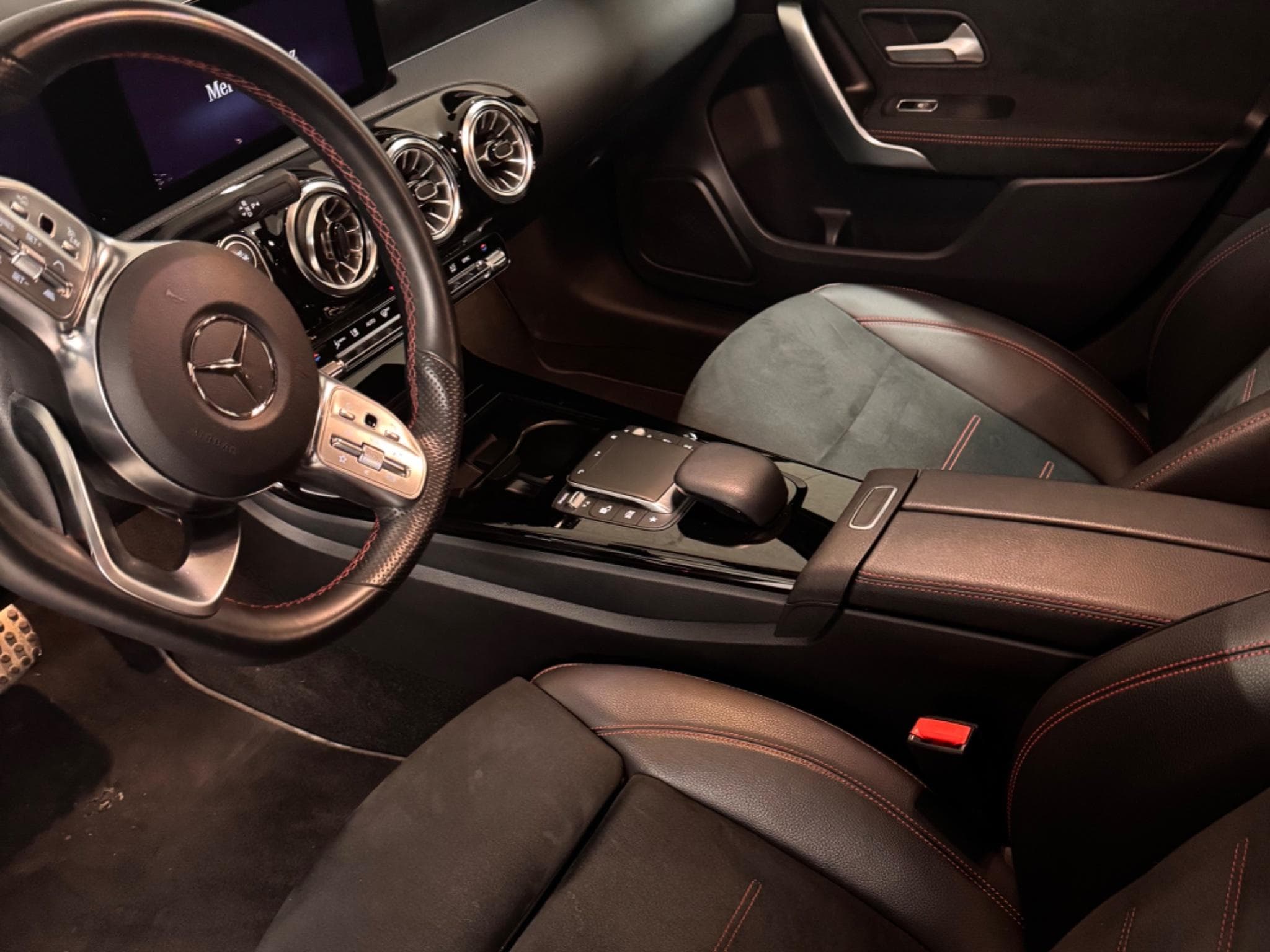 Mercedes A 200 A 200 D AMG. LINE 4 Matic (2023) - Photo 5