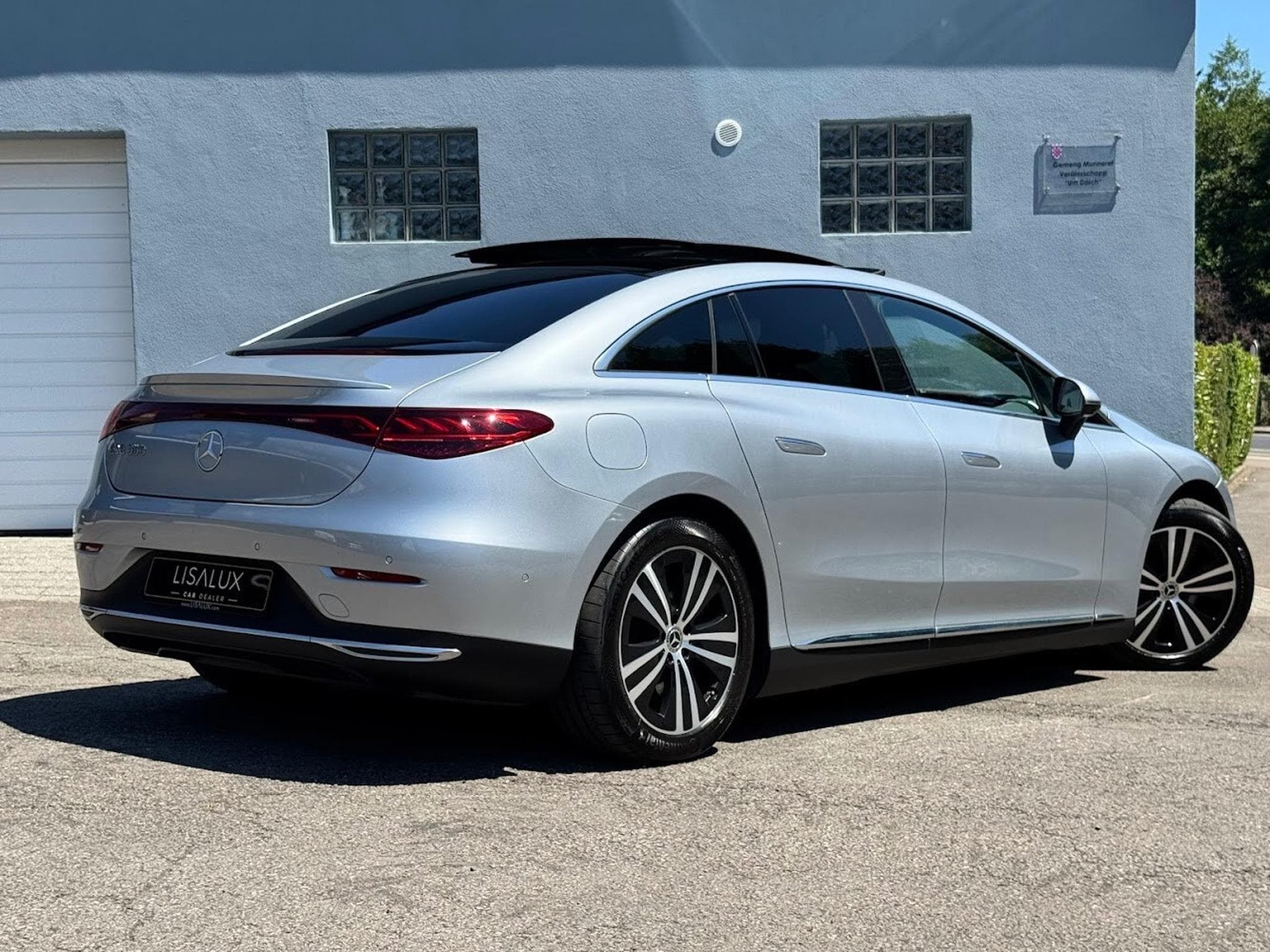 Mercedes EQE 350+ LUXURY LINE + 292 CV (2023) - Photo 2