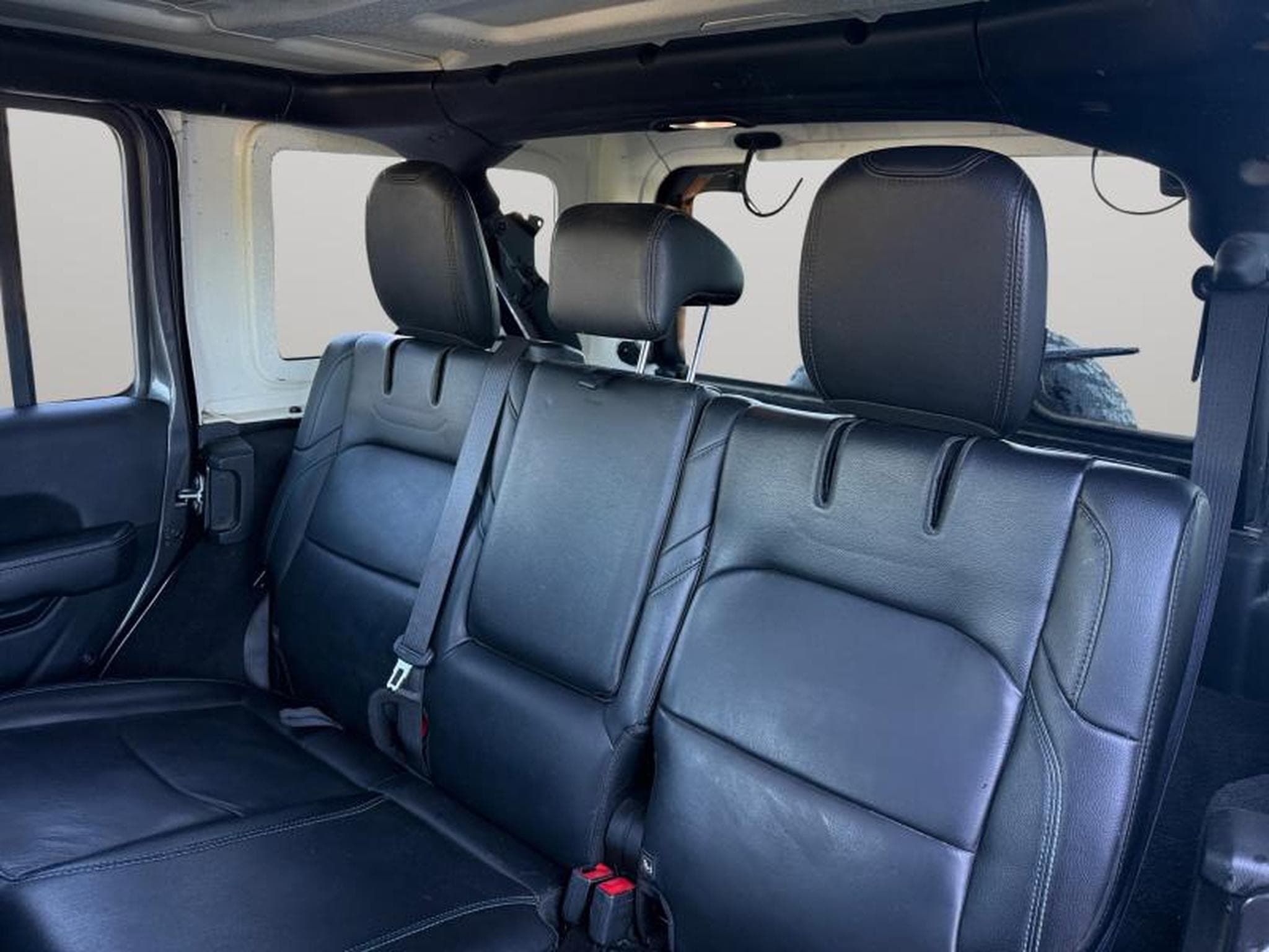 Jeep Wrangler SAHARA / Hybride (2022) - Foto 11