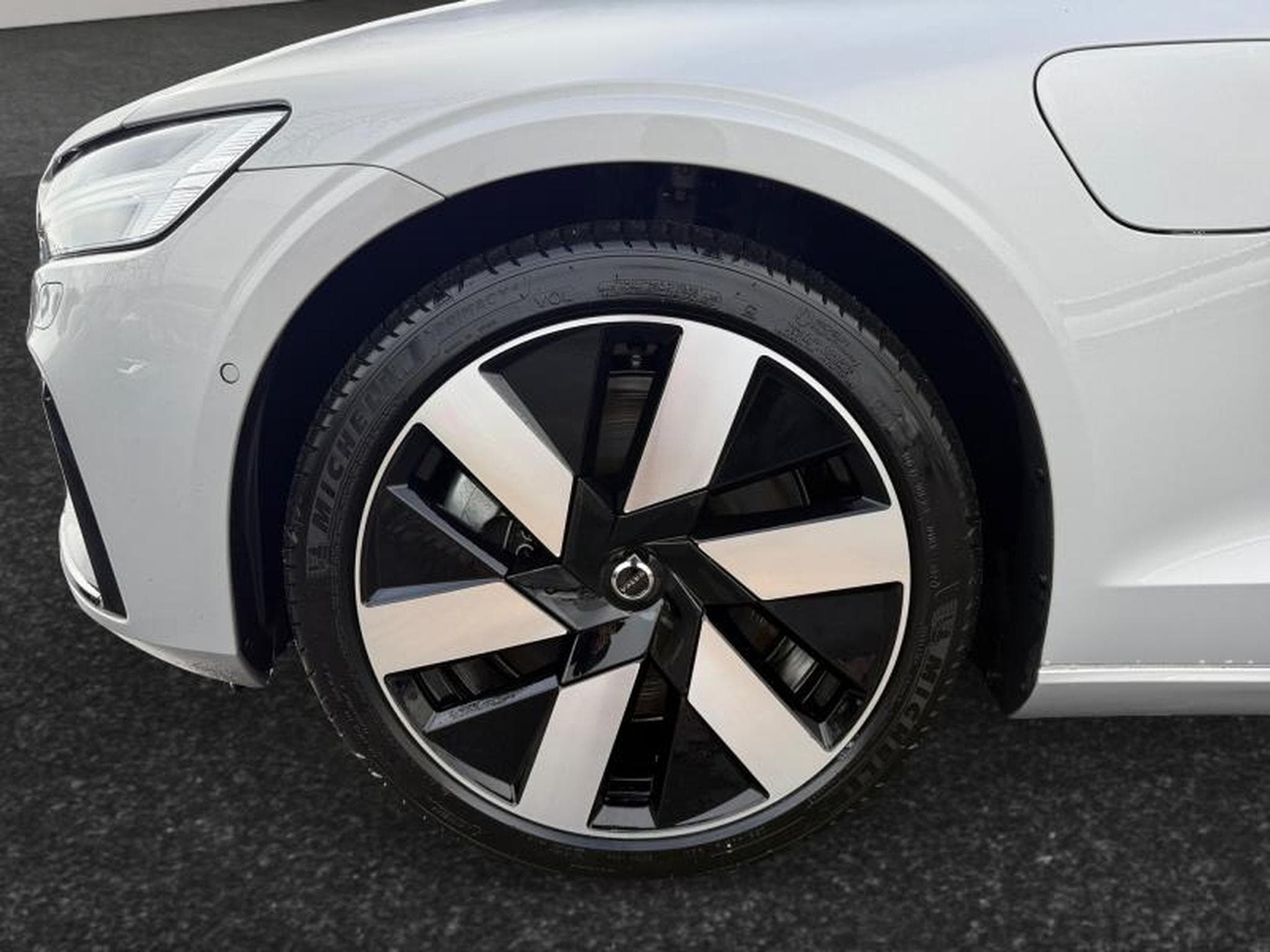 Volvo V60 T6 AWD Plus Dark / Hybride (2025) - Foto 14