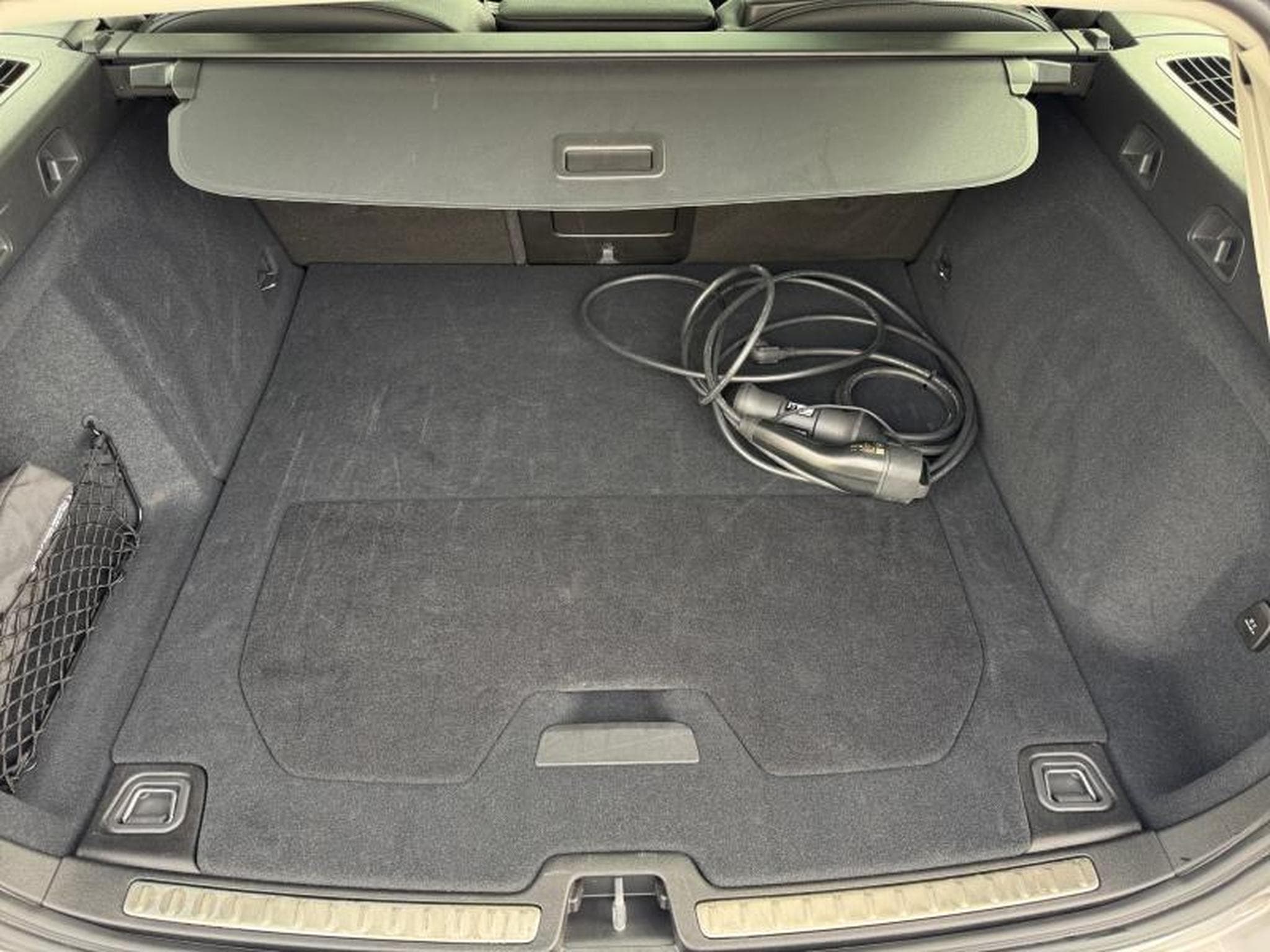 Volvo V60 T6 AWD Plus Dark / Hybride (2025) - Foto 19