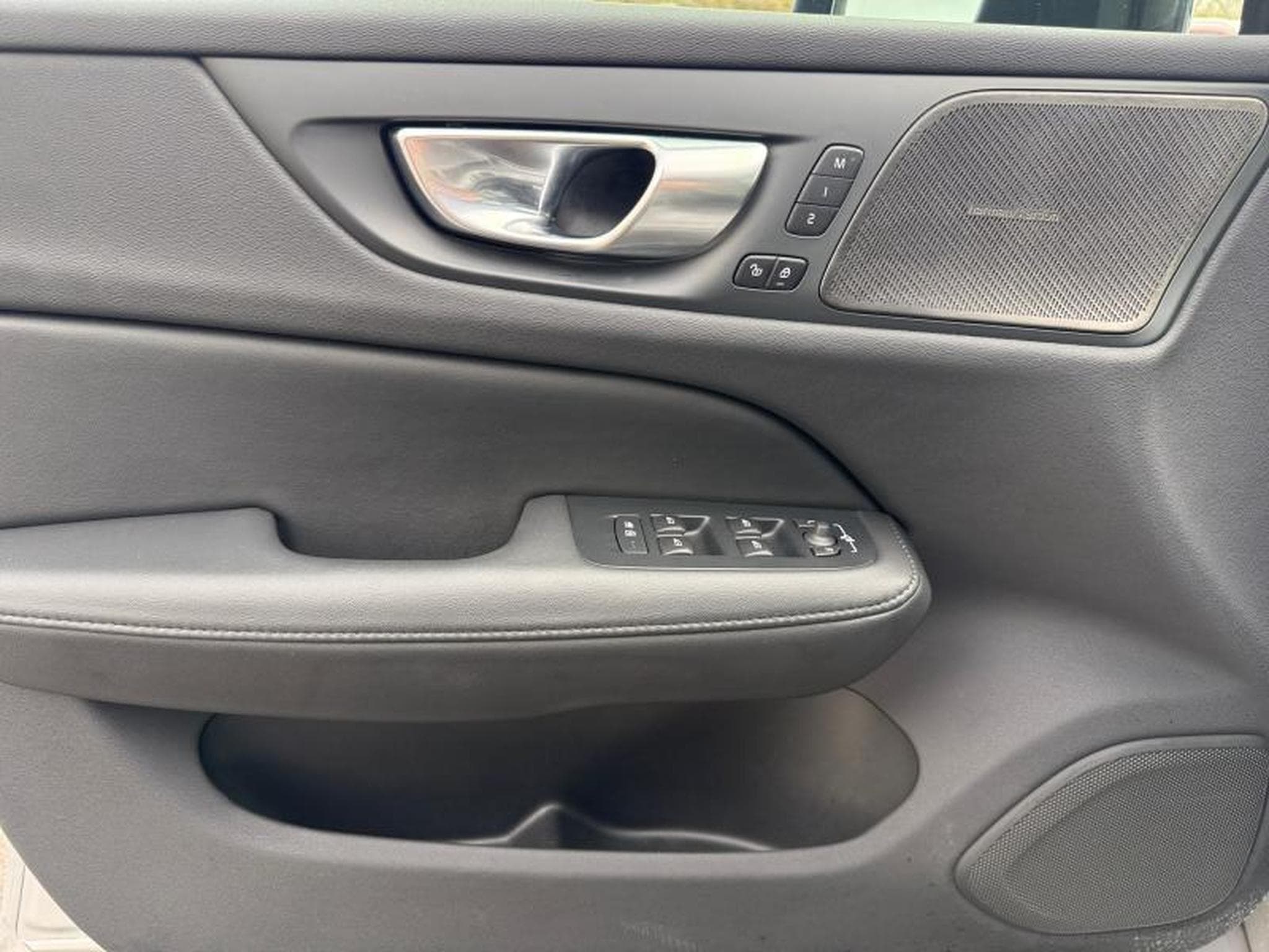 Volvo V60 T6 AWD Plus Dark / Hybride (2025) - Foto 20