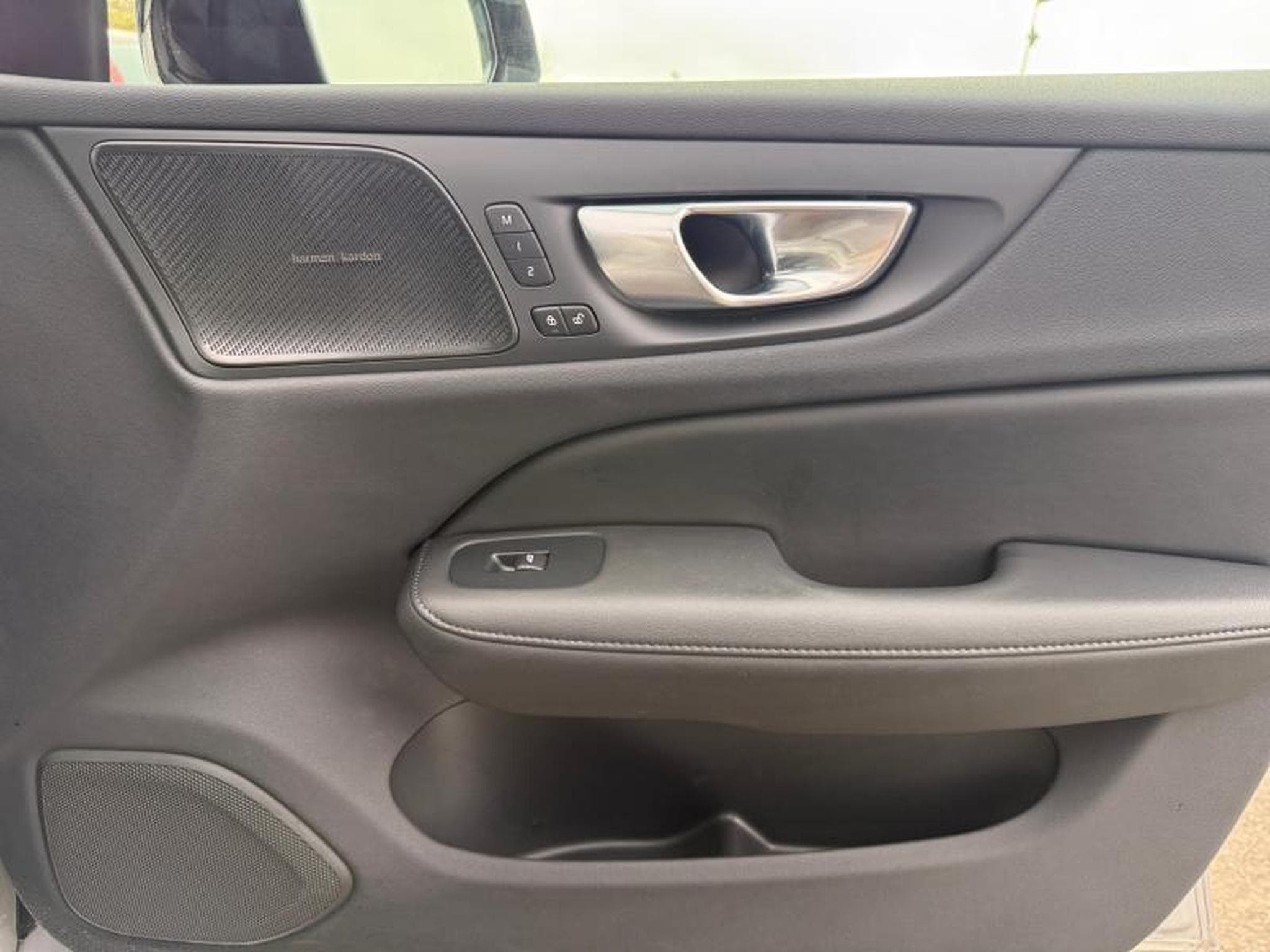 Volvo V60 T6 AWD Plus Dark / Hybride (2025) - Foto 21