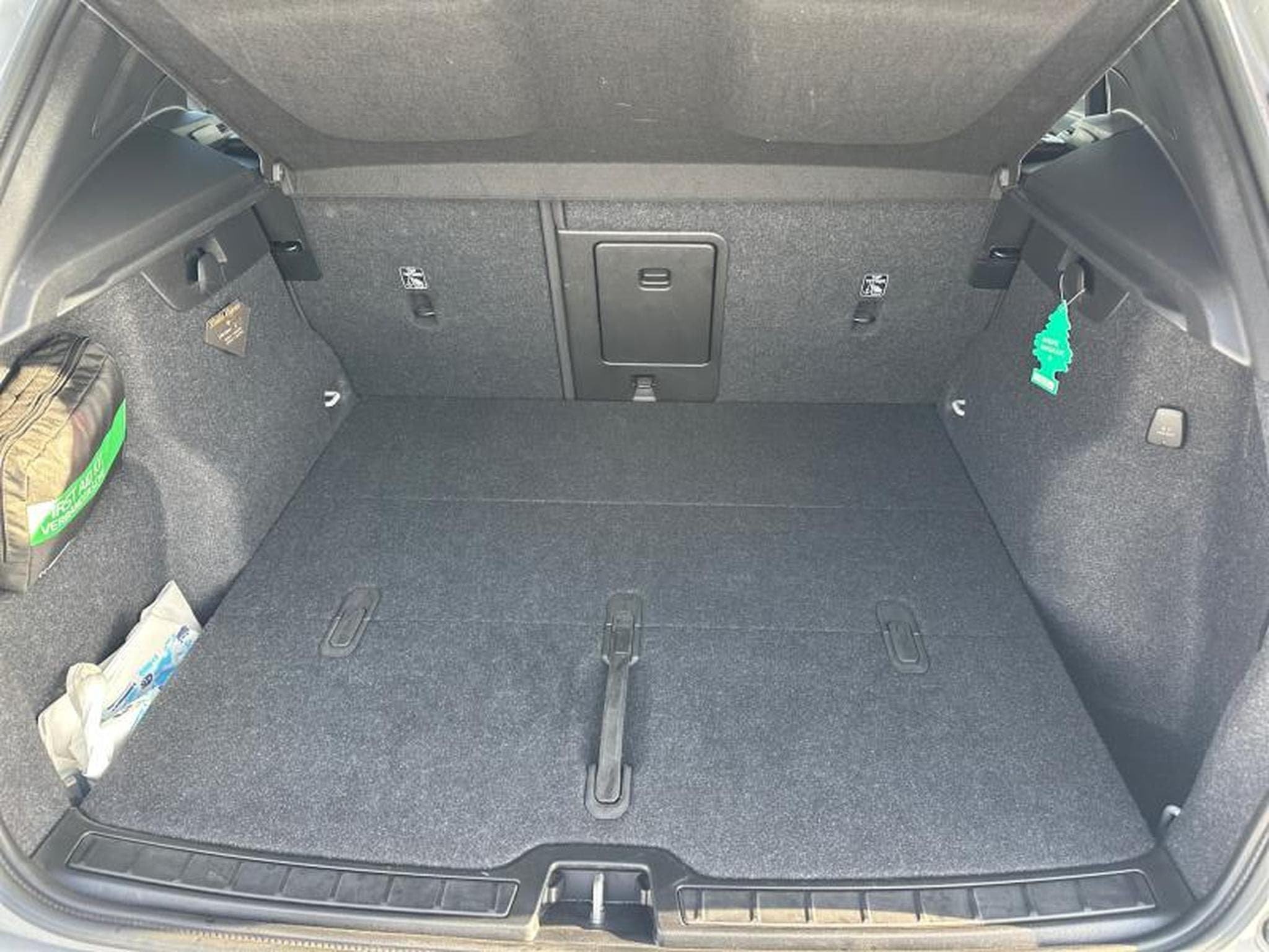 Volvo XC40 B3 Core / Essence (2023) - Photo 19