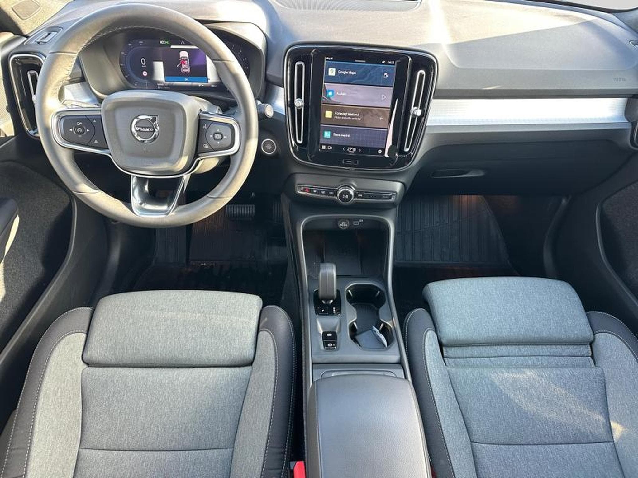 Volvo XC40 B3 Core / Essence (2023) - Photo 3