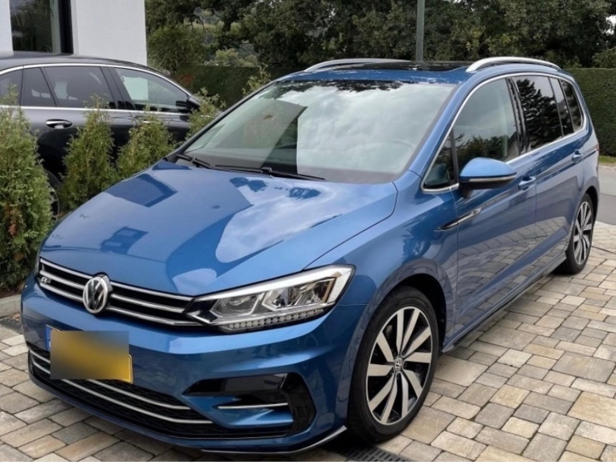 VW Touran 2.0 TDI DSG R-Line / Highline (2017) - Photo 1