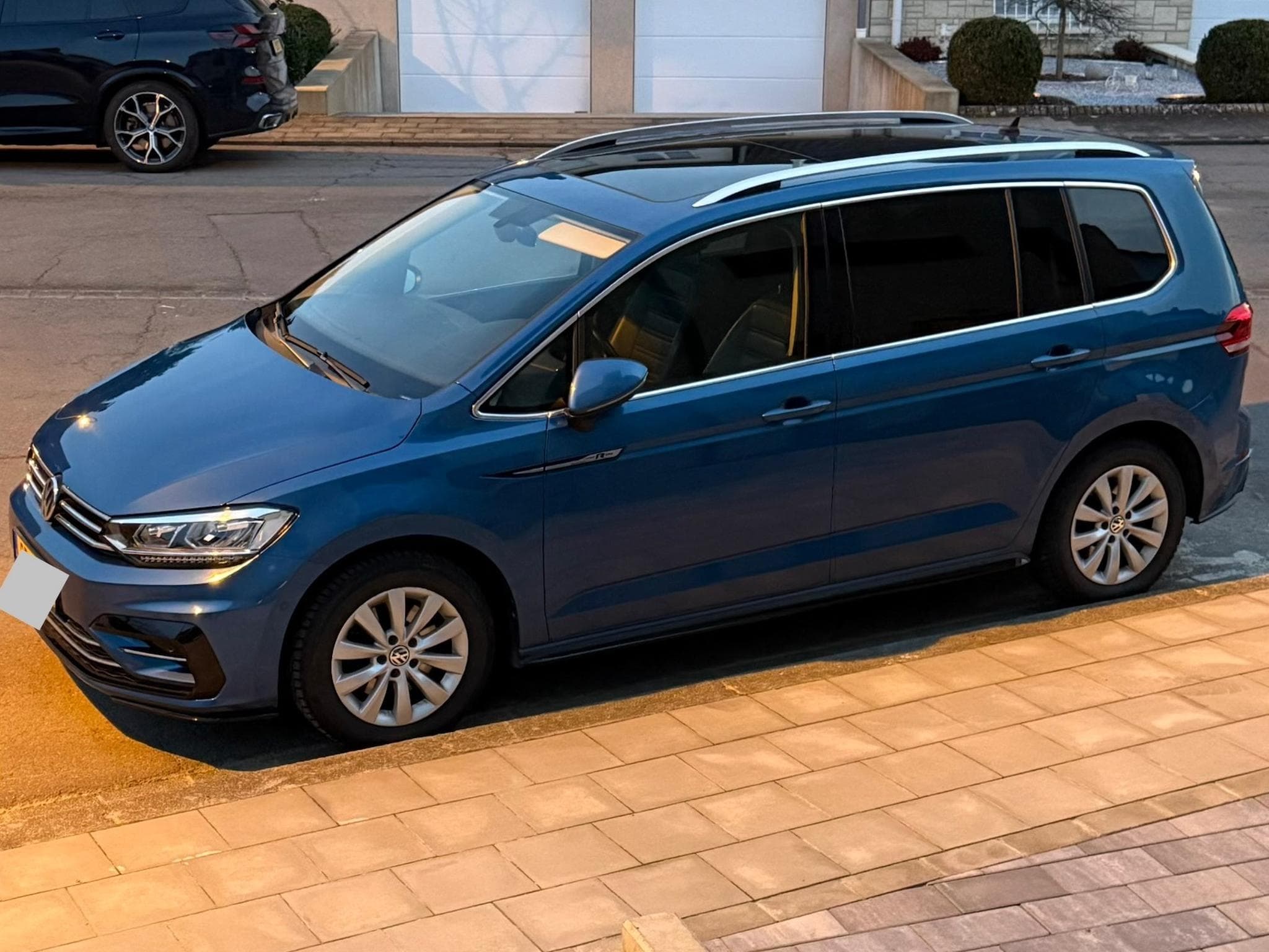 VW Touran 2.0 TDI DSG R-Line / Highline (2017) - Photo 2