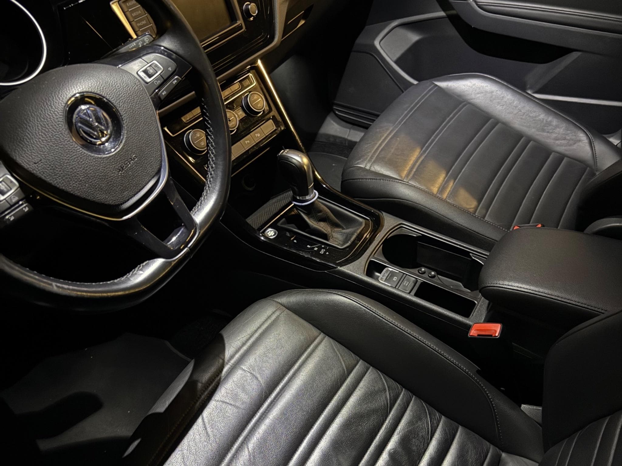 VW Touran 2.0 TDI DSG R-Line / Highline (2017) - Photo 3