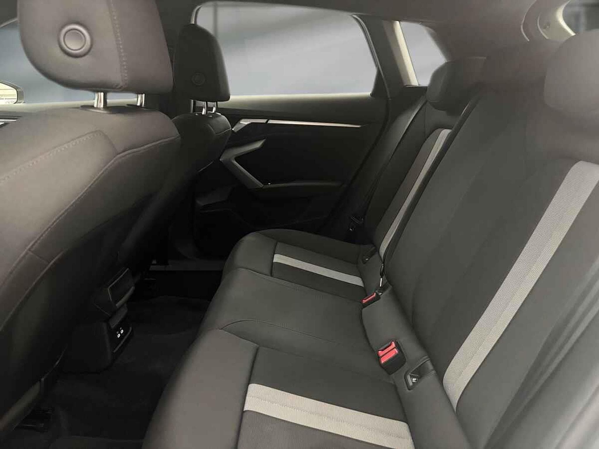 Audi A3 Sportback -25% 30 TFSI 116cv BVA+MIRRORLINK+Opts (2024) - Photo 8