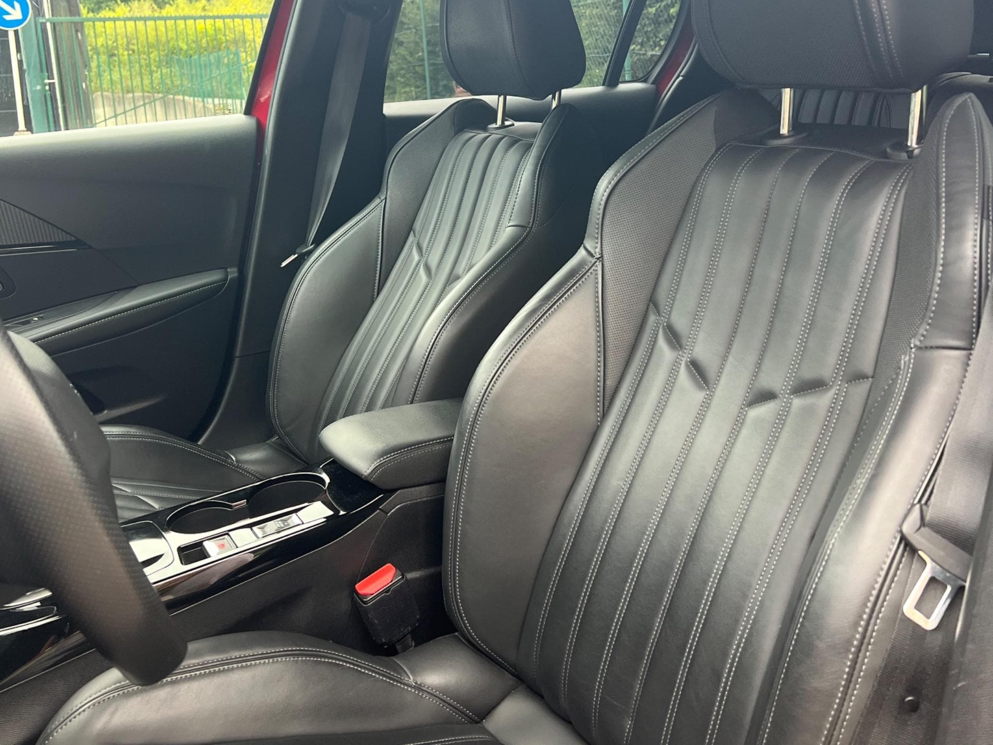 Peugeot 208 GT (2020) - Photo 7