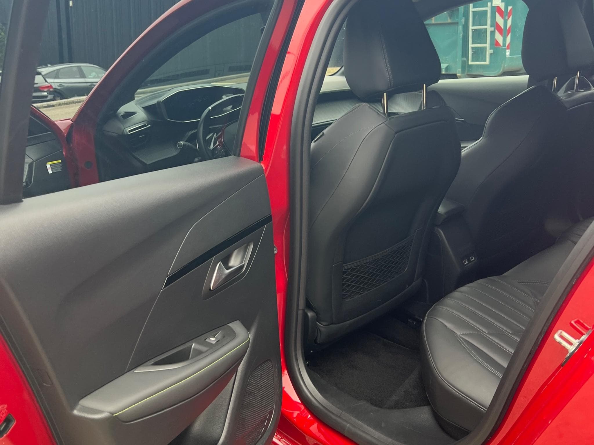 Peugeot 208 GT (2020) - Photo 10