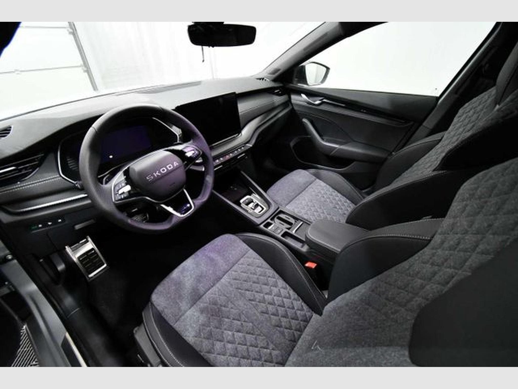 Skoda Octavia Octavia Combi 2.0 TDI DSG Sportline - AHK, Pano, (2025) - Foto 5