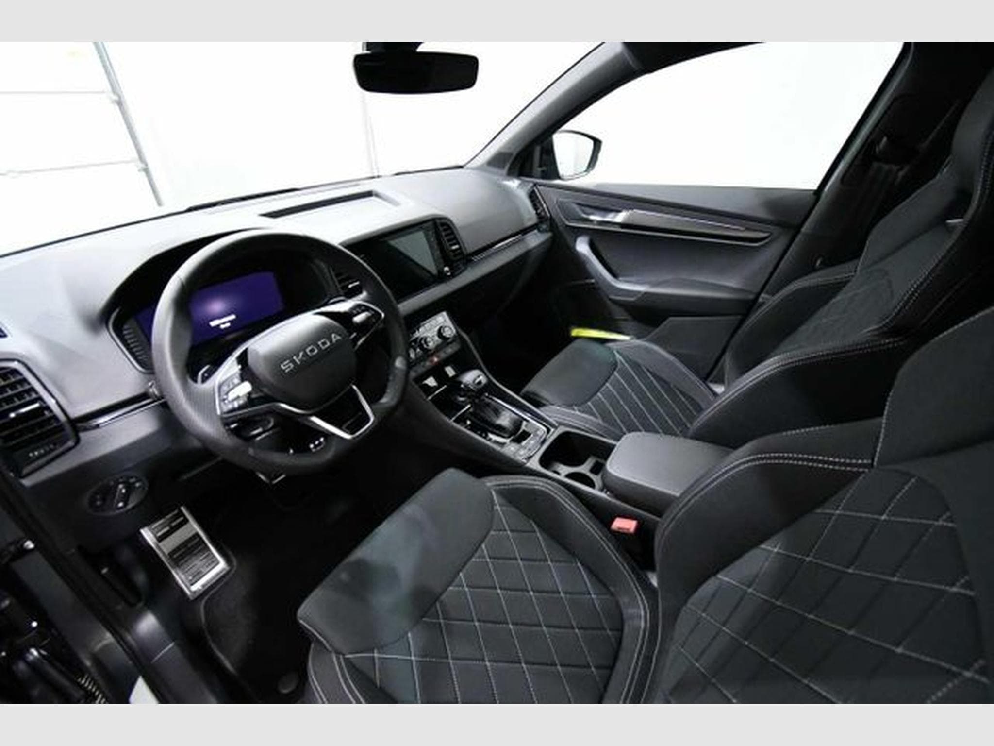 Skoda Karoq Karoq 1.5 TSI DSG Sportline - AHK, Navi, Kamera (2025) - Foto 5