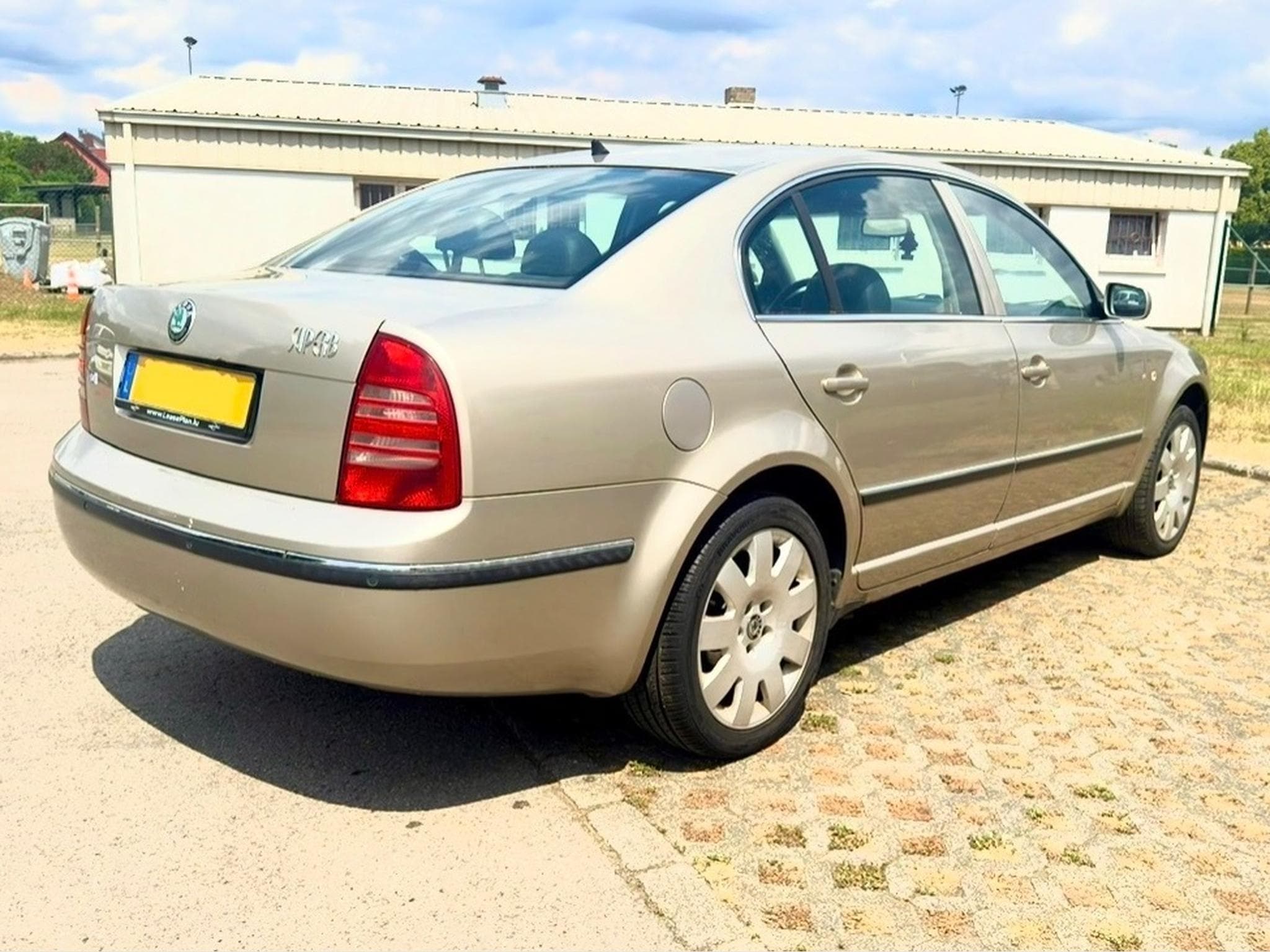 Skoda Superb 1.9 Tdi 131CV (2005) - Foto 2
