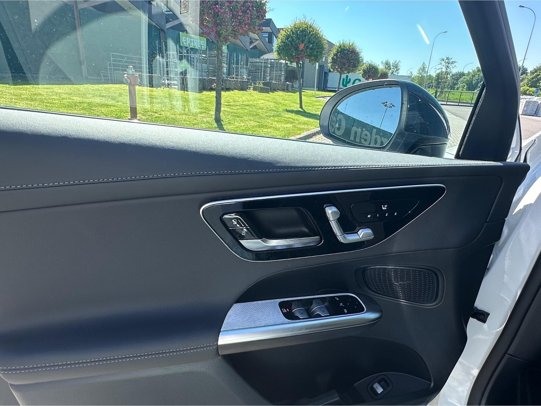 Mercedes GLC 220 d 4 Matic AMG Line Premium - État neuf (2026) - Photo 6