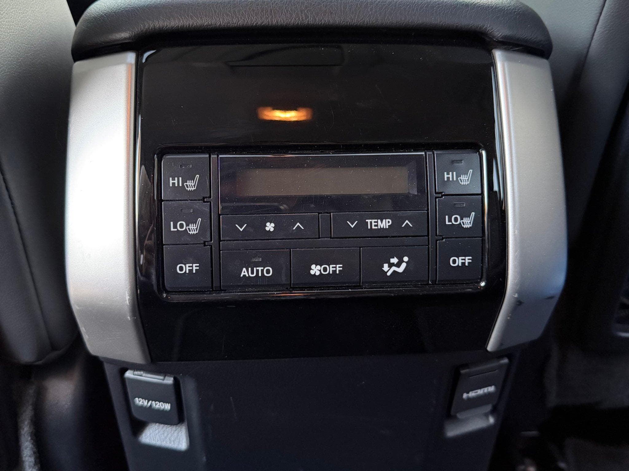 Toyota Land Cruiser Land Cruiser 2.8D Black Premium (2022) - Photo 15