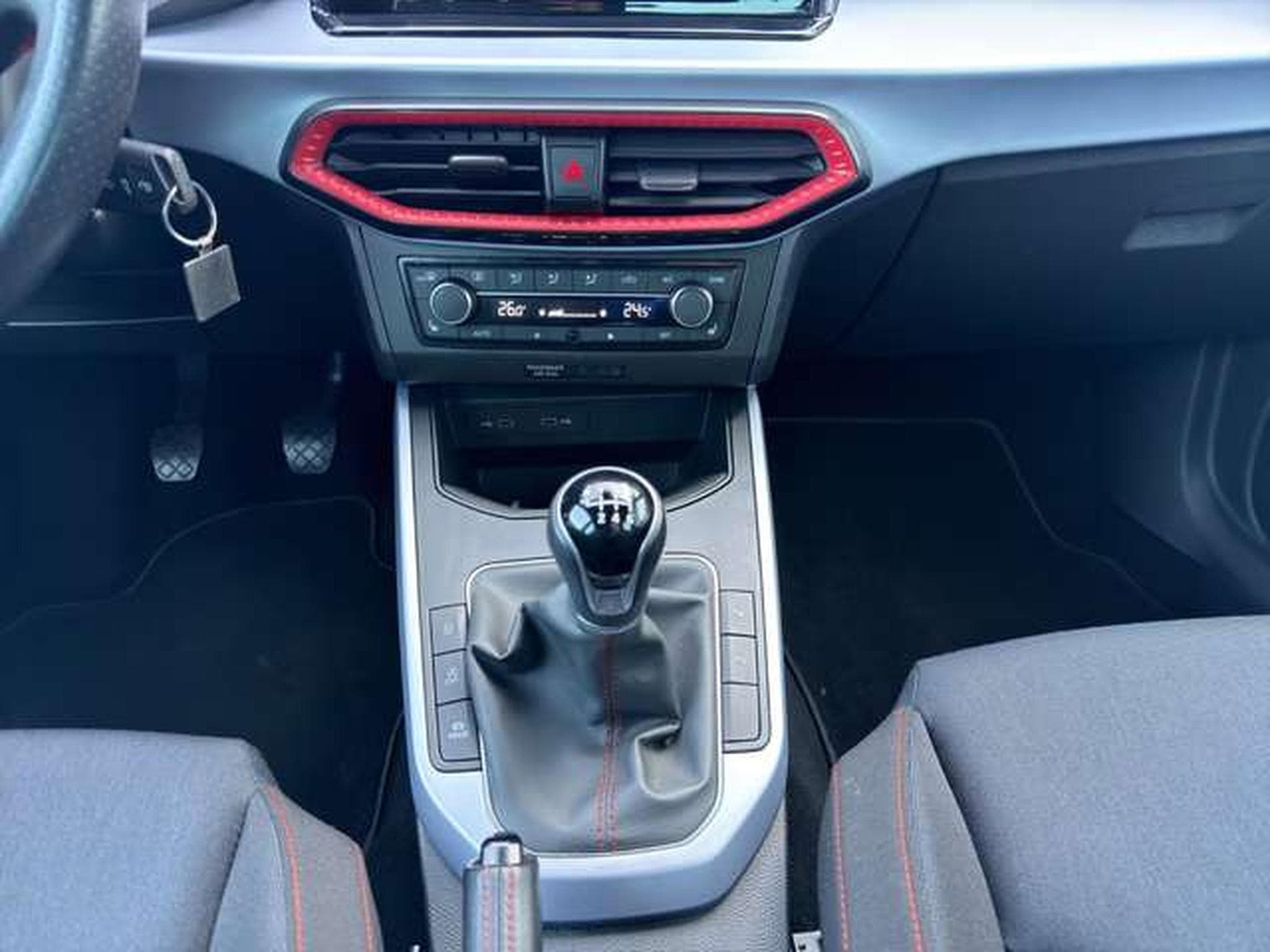 SEAT Arona FR/LED/SHZ/PDC/Kamera/FullLink/18" (2022) - Photo 16