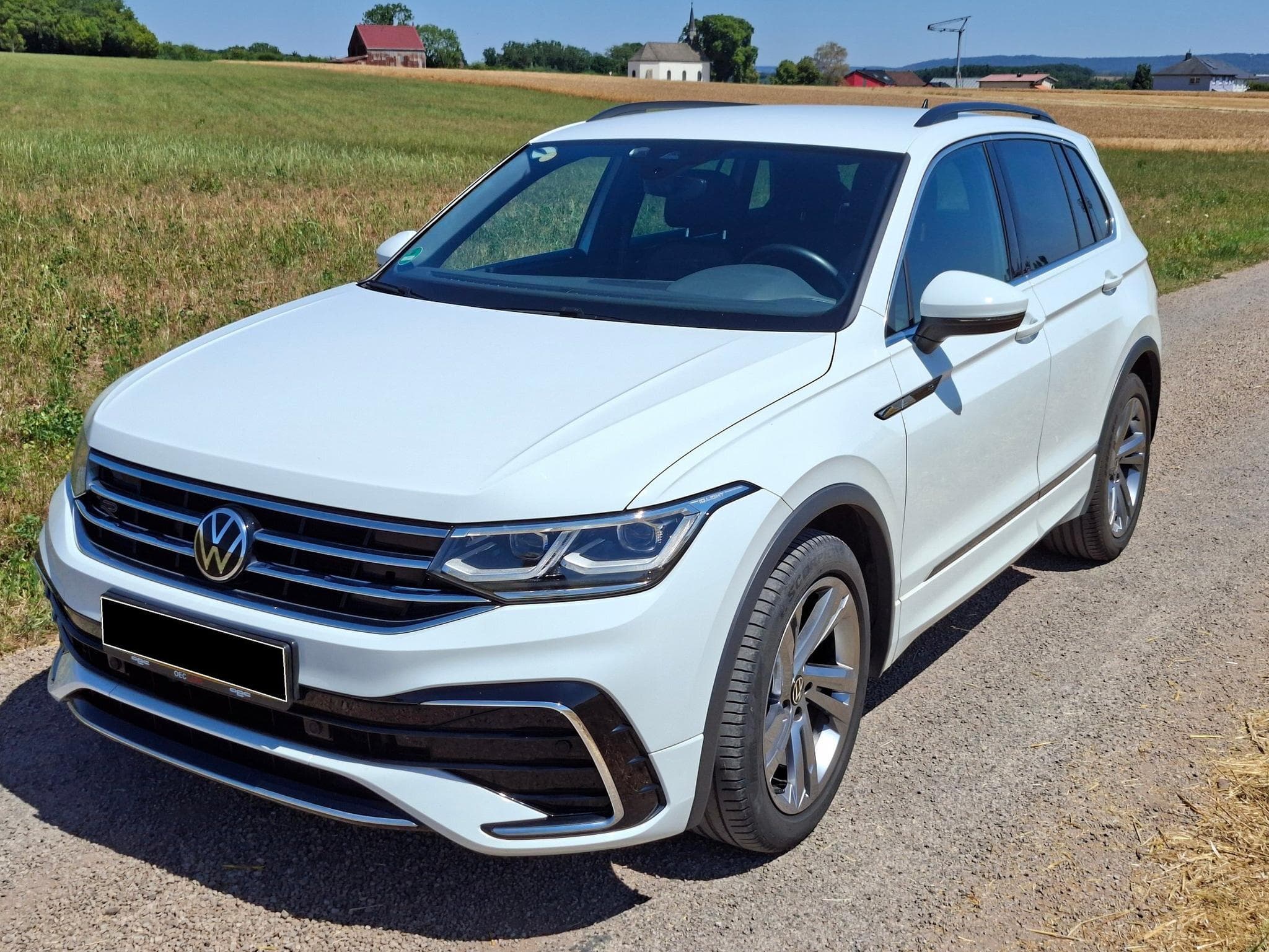 VW Tiguan R-Line (2022) - Photo 1