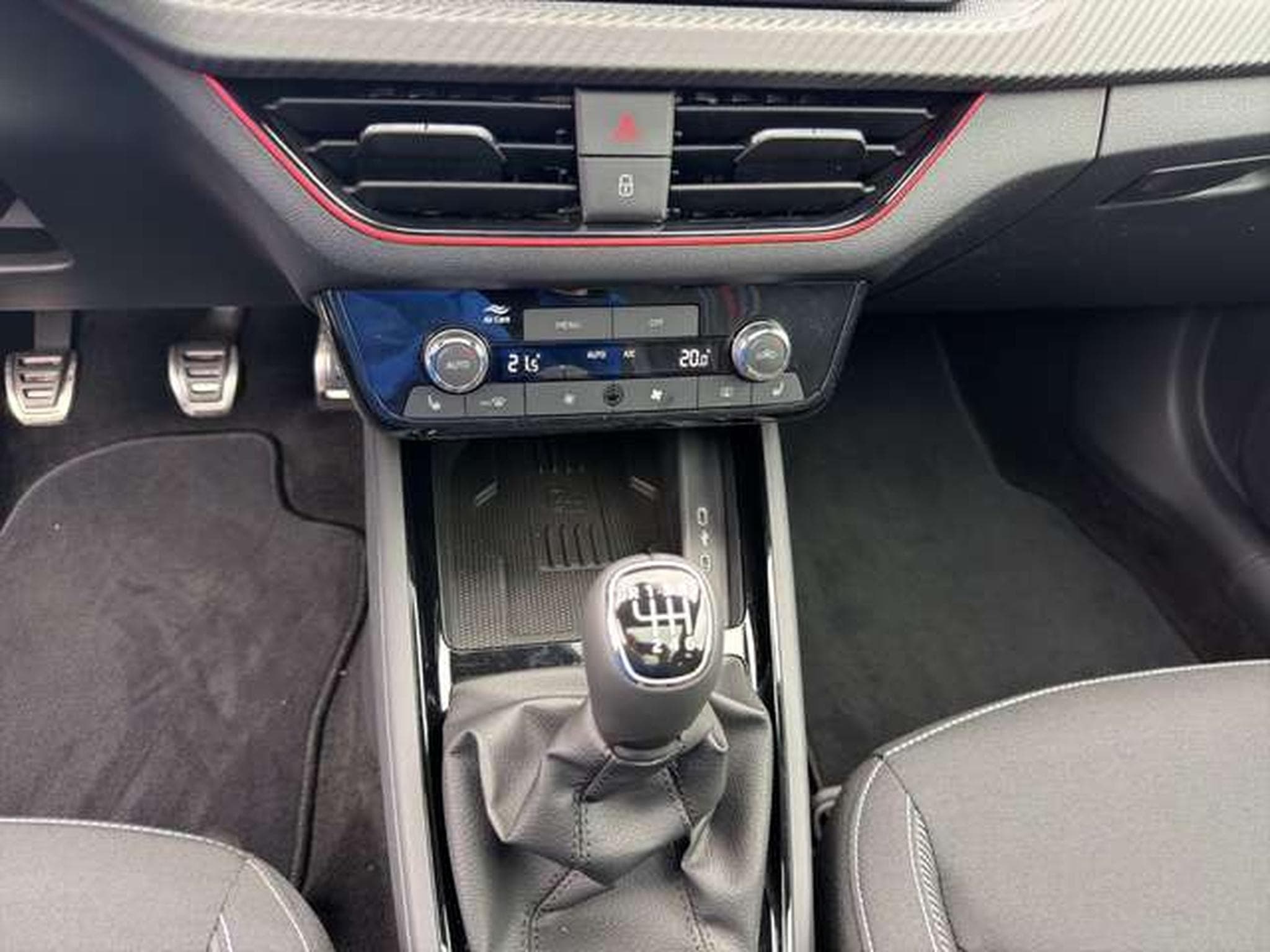 Skoda Kamiq Monte Carlo 1.5/Matrix/AHK/FSH/5-J Garanti (2026) - Photo 17