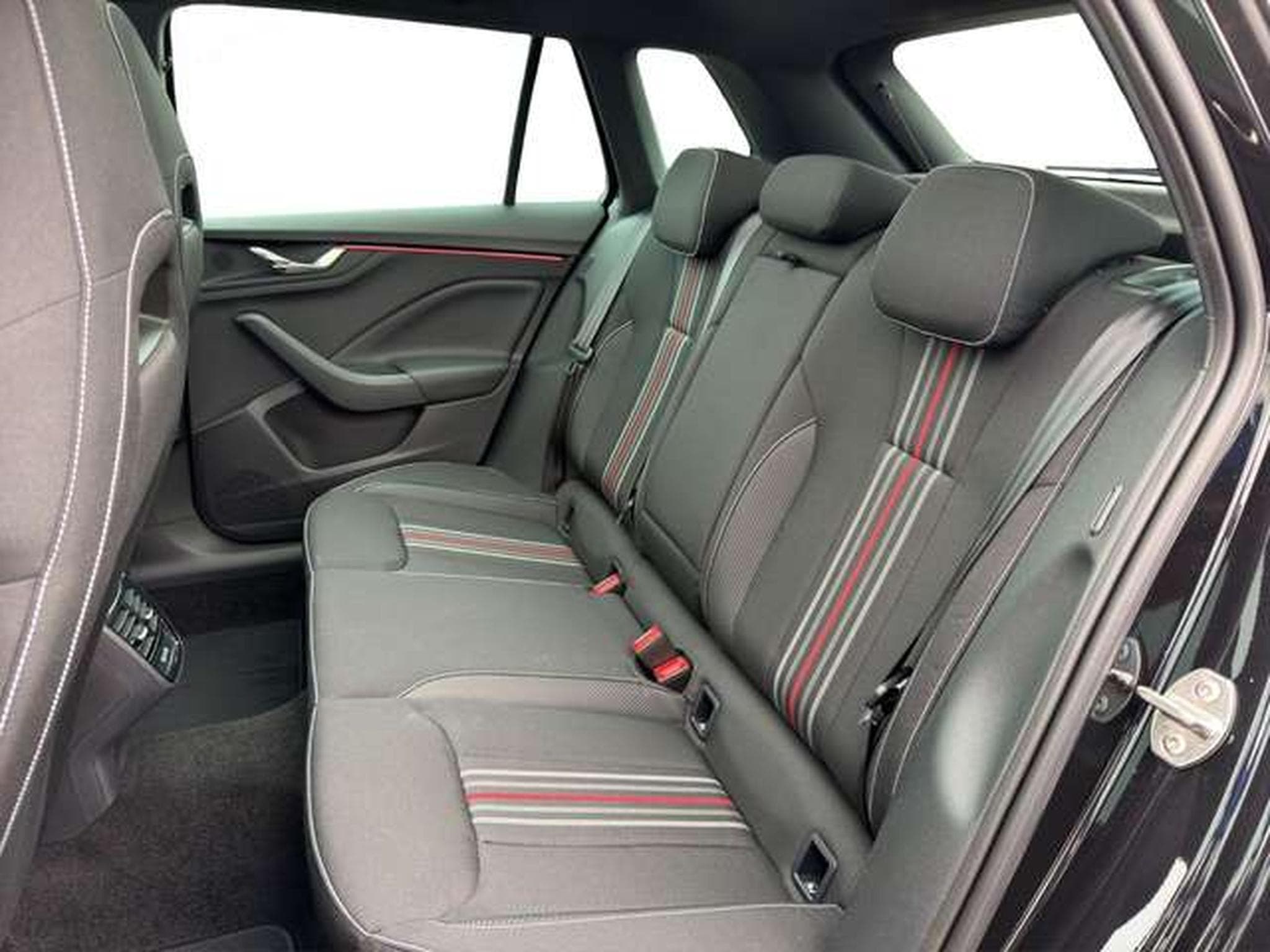 Skoda Kamiq Monte Carlo 1.5/Matrix/AHK/FSH/5-J Garanti (2026) - Photo 26