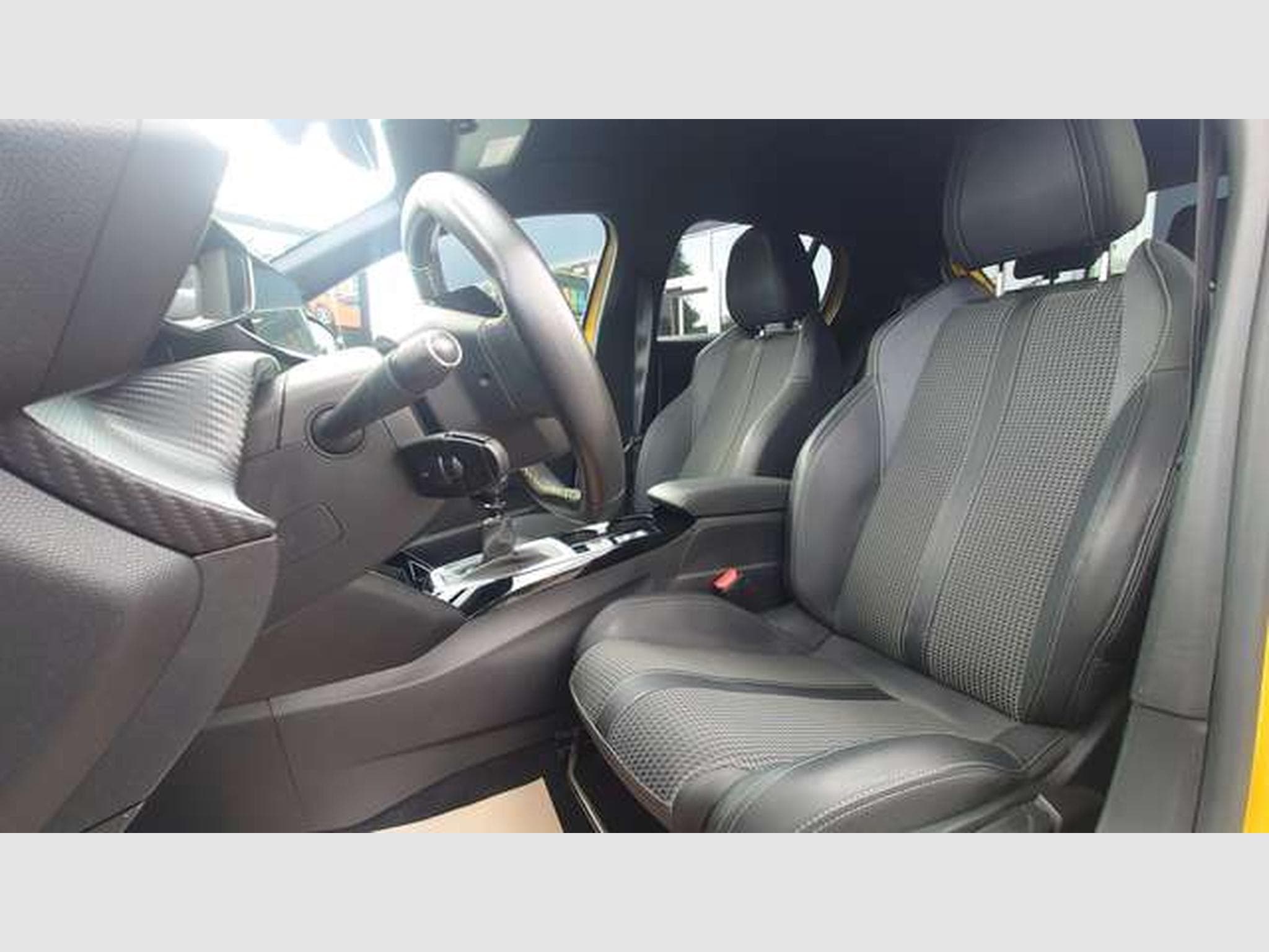 Peugeot 208 GT (2020) - Photo 3