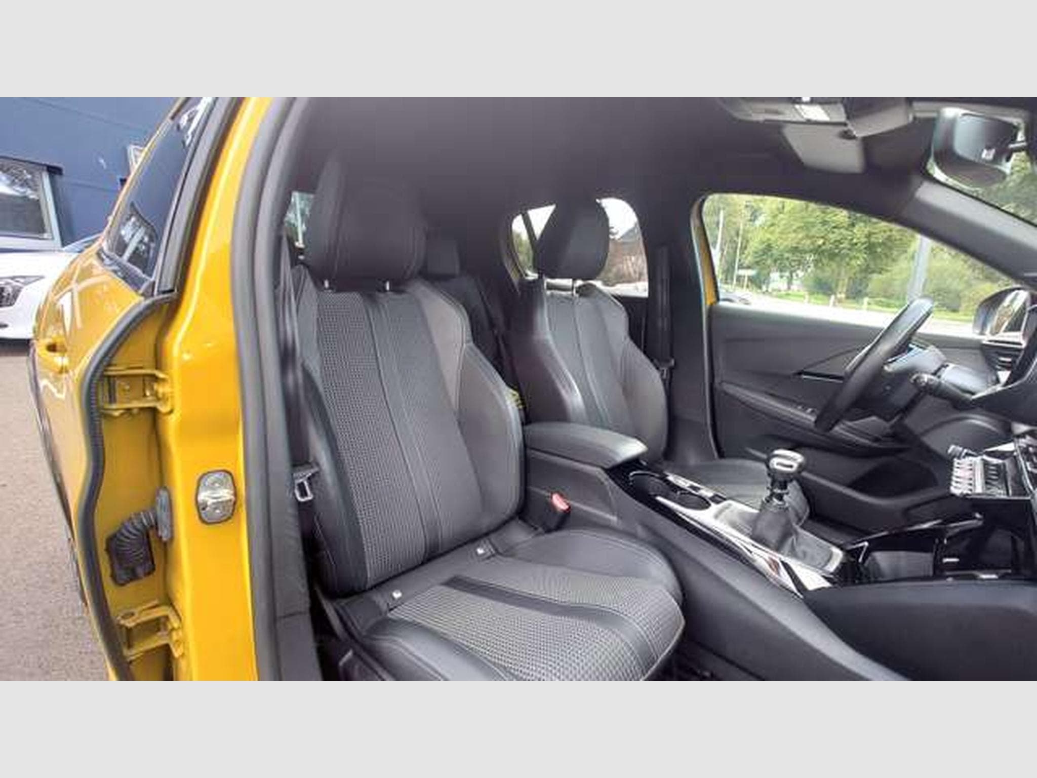 Peugeot 208 GT (2020) - Photo 5