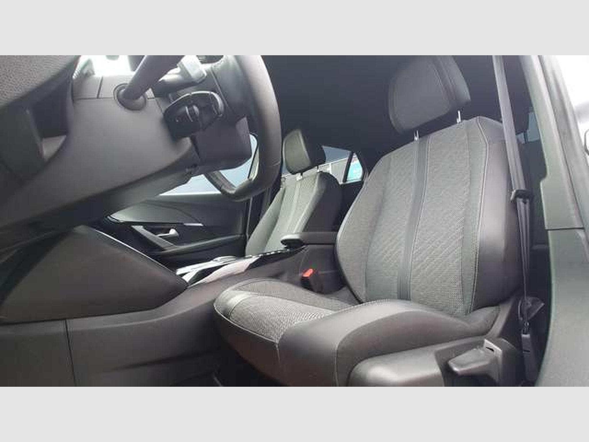 Peugeot 2008 Allure (2024) - Photo 5