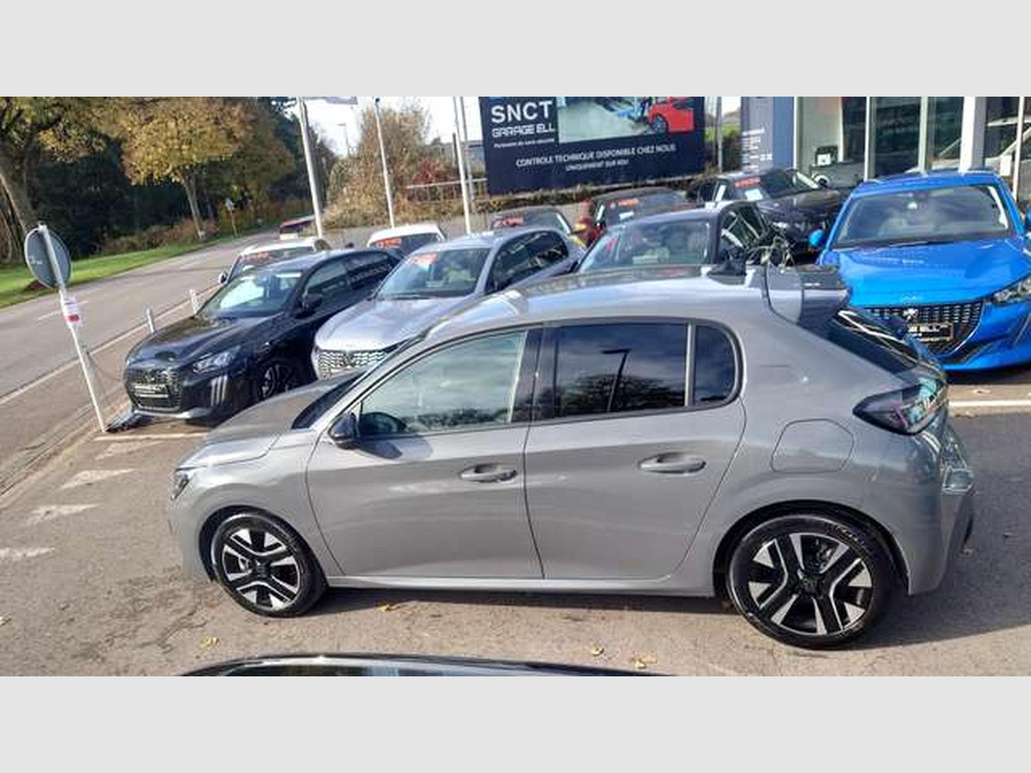 Peugeot 208 Hybrid 100 Allure (2024) - Photo 2