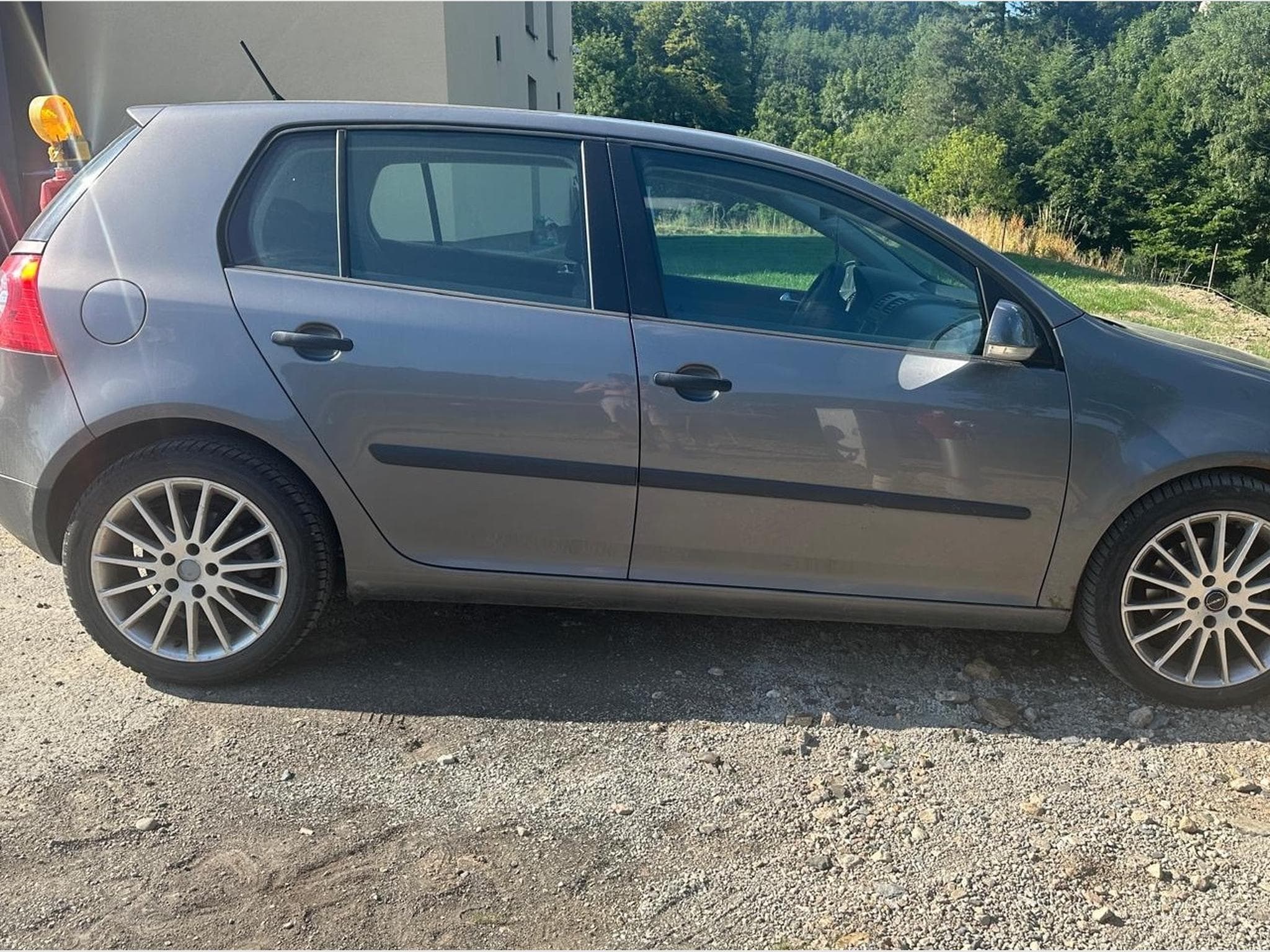 VW Golf 1,9 tdi golf5 (2006) - Photo 2