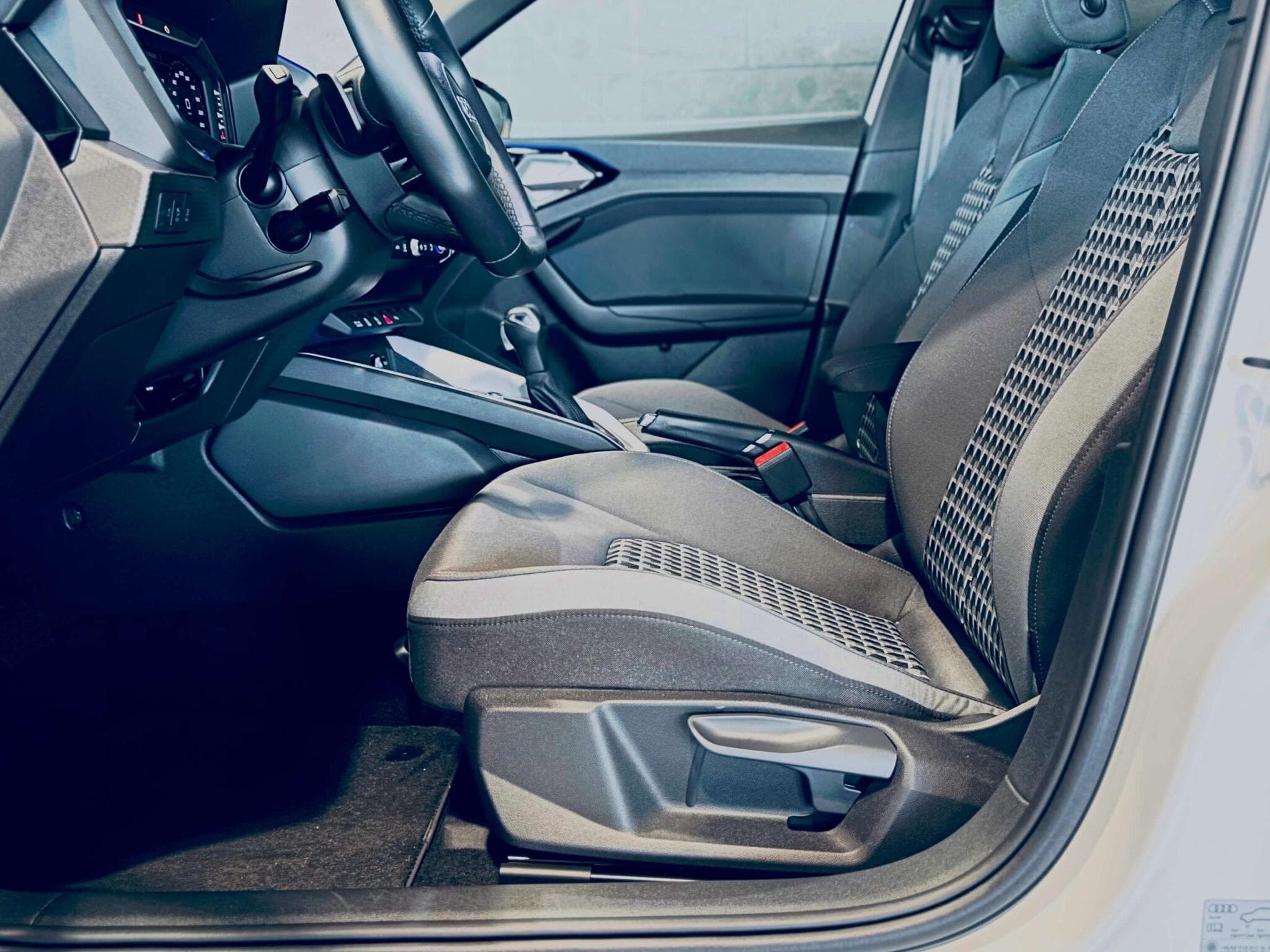 Audi A1 A1 SPORTBACK S-LINE 40 TFSI S-TRONIC (2022) - Photo 6