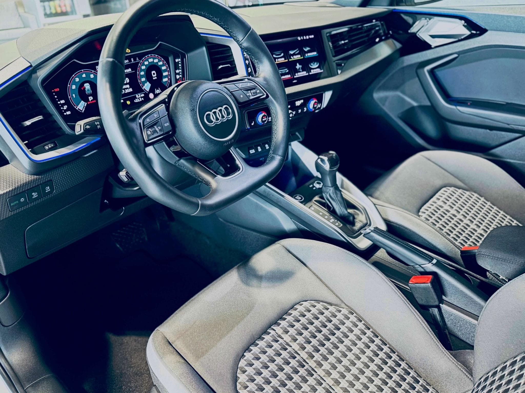 Audi A1 A1 SPORTBACK S-LINE 40 TFSI S-TRONIC (2022) - Photo 8