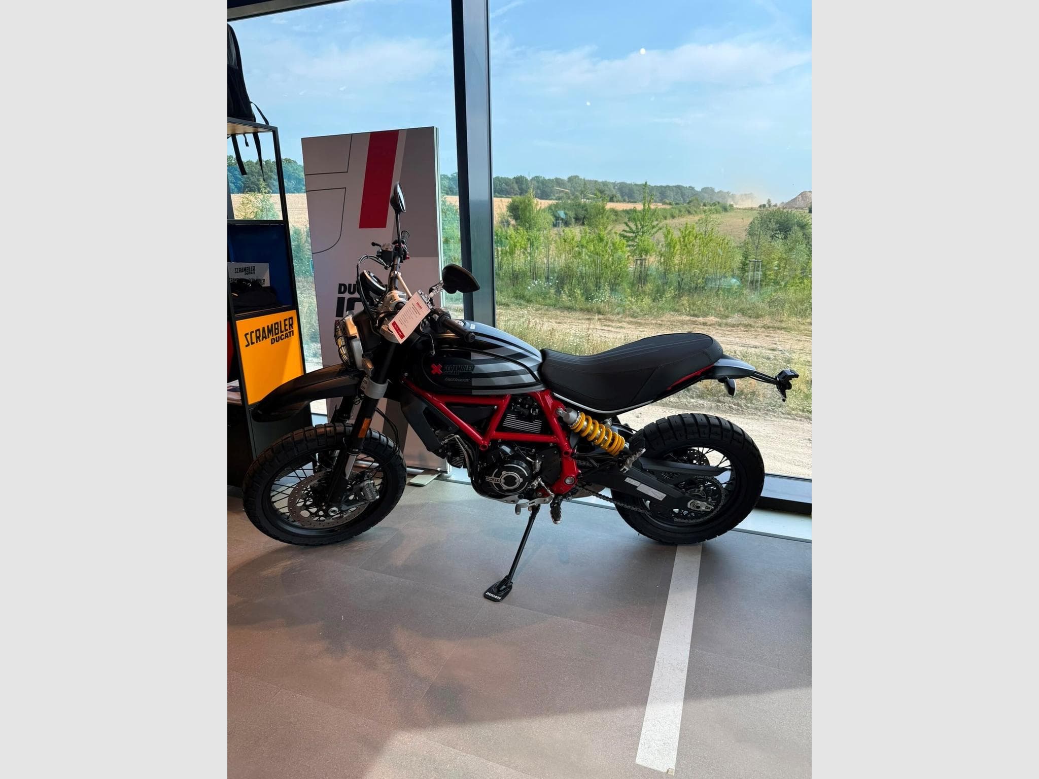 Ducati Scrambler FASTHOUSE (2021) - Foto 2