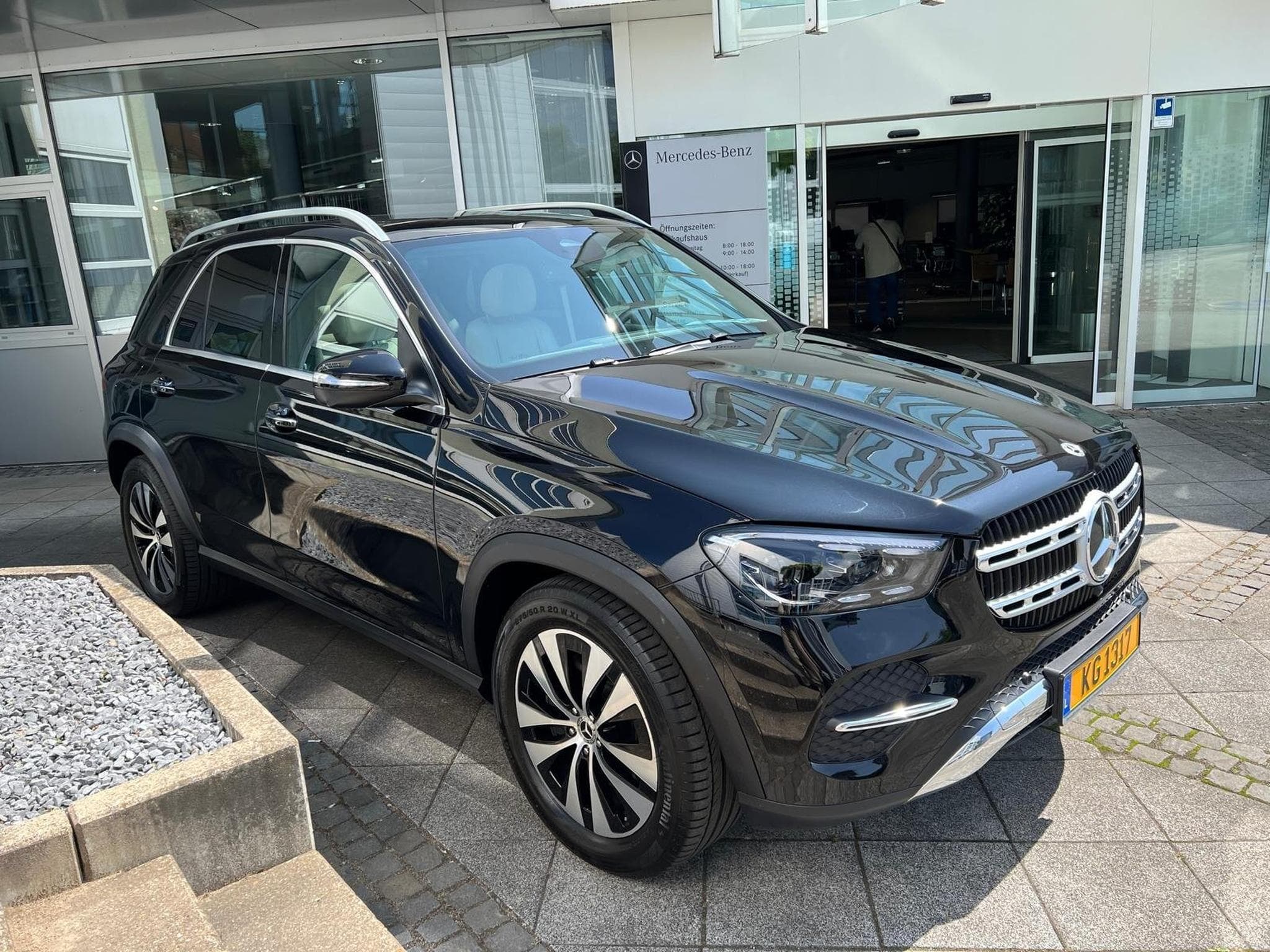 Mercedes GLE 400 WARRANTY2027/WINTER TYRES/PANO/360/BURME (2024) - Foto 5