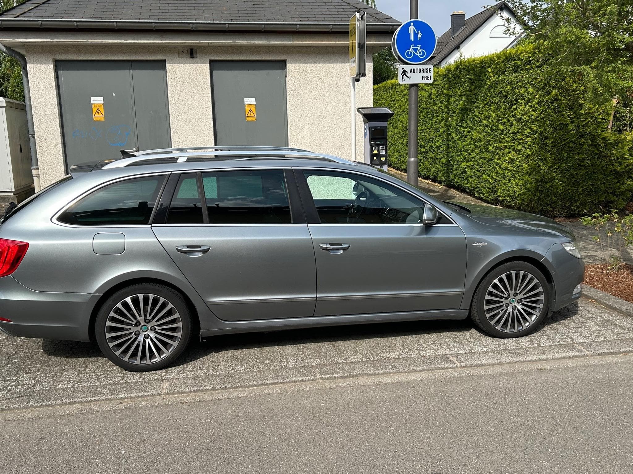 Skoda Superb Superb Combi Elegance L&K 2.0 (2012) - Foto 2