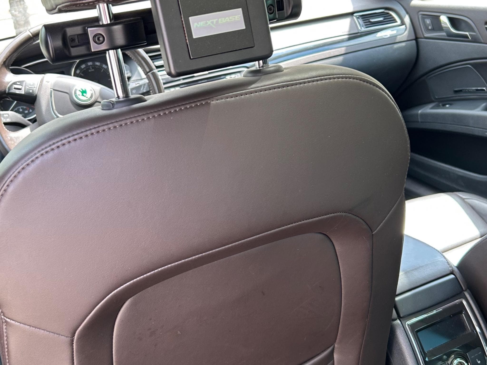 Skoda Superb Superb Combi Elegance L&K 2.0 (2012) - Foto 10