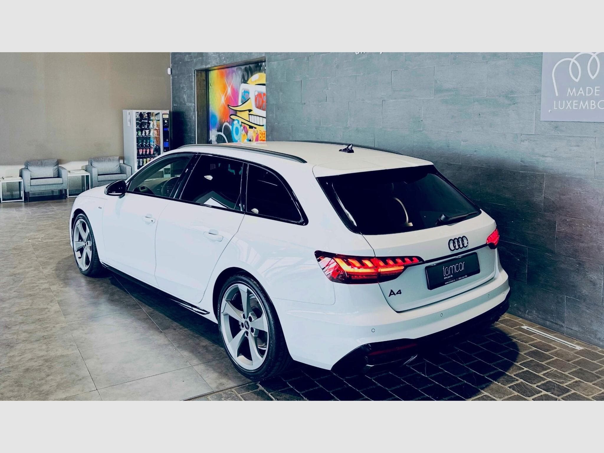 Audi A4 A4 AVANT S-LINE 35 TDI BLACK COMPETITION EDITION S-TRONIC (2024) - Photo 5