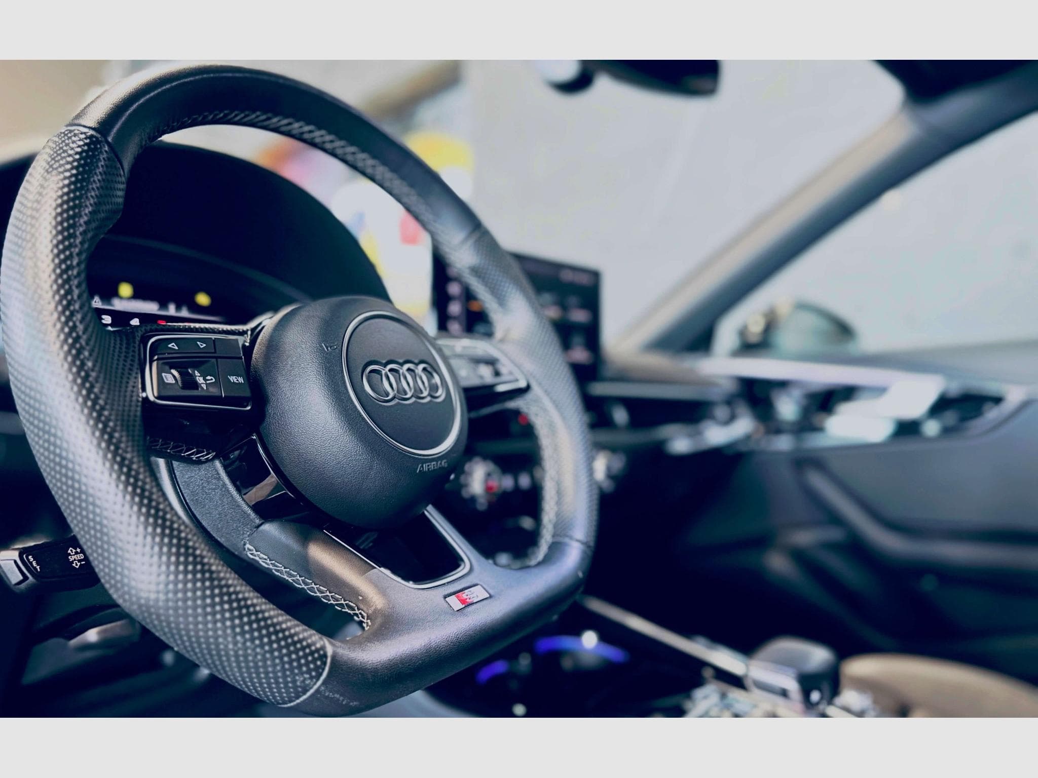 Audi A4 A4 AVANT S-LINE 35 TDI BLACK COMPETITION EDITION S-TRONIC (2024) - Photo 9
