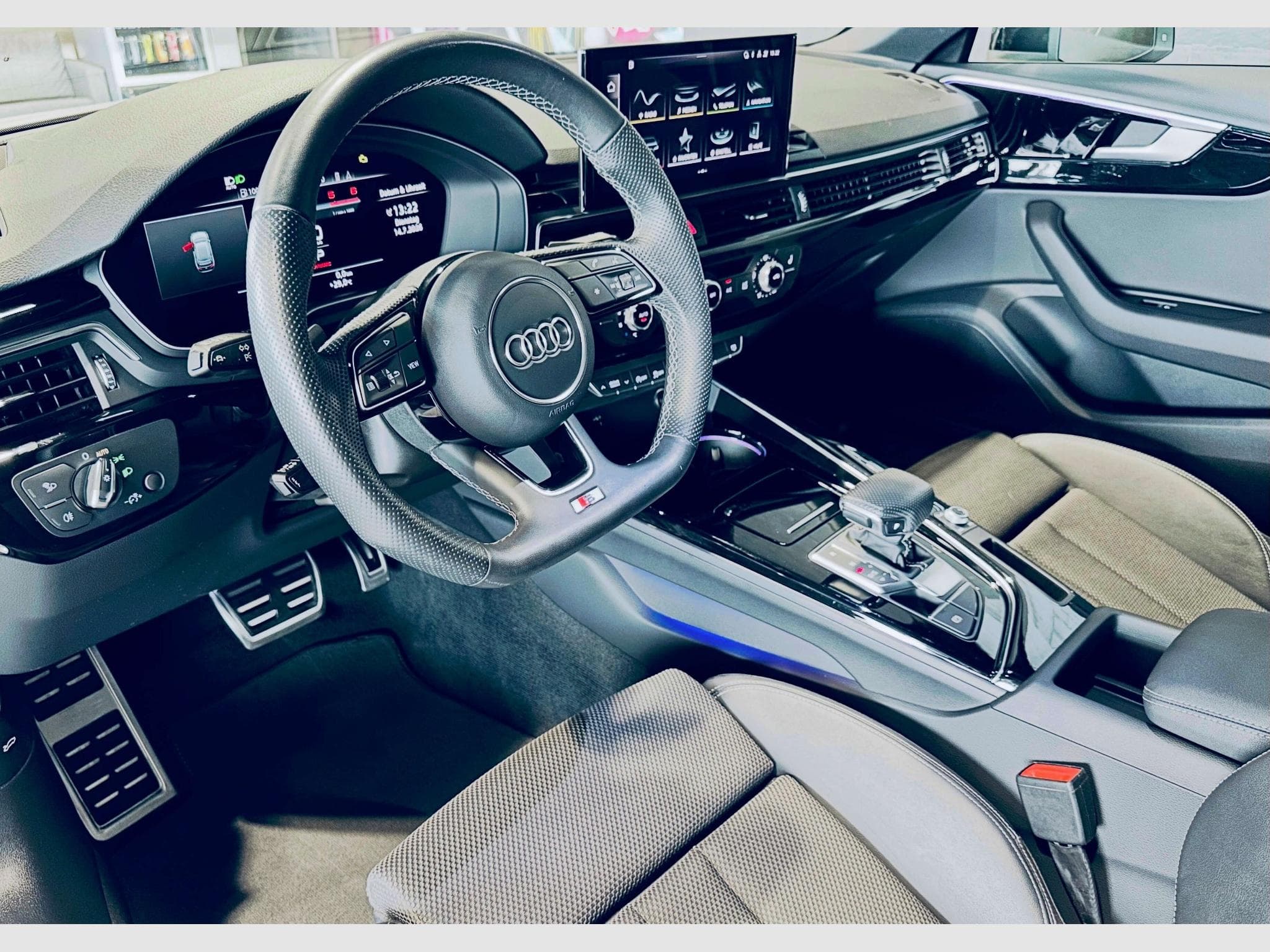 Audi A4 A4 AVANT S-LINE 35 TDI BLACK COMPETITION EDITION S-TRONIC (2024) - Photo 8
