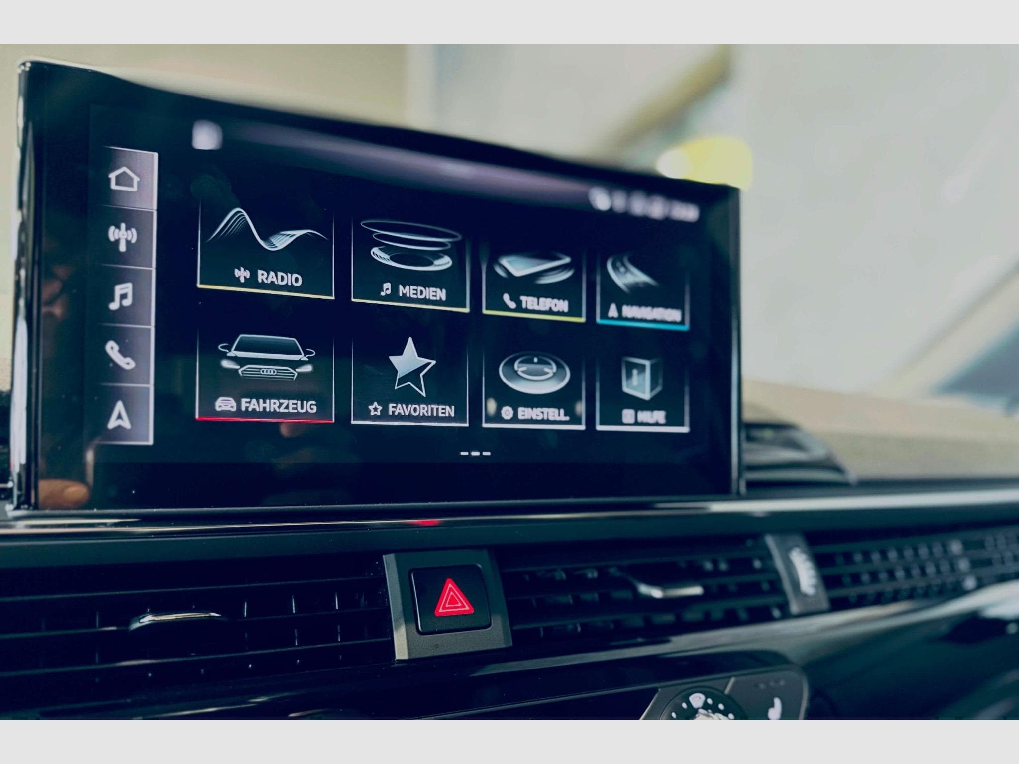 Audi A4 A4 AVANT S-LINE 35 TDI BLACK COMPETITION EDITION S-TRONIC (2024) - Photo 12