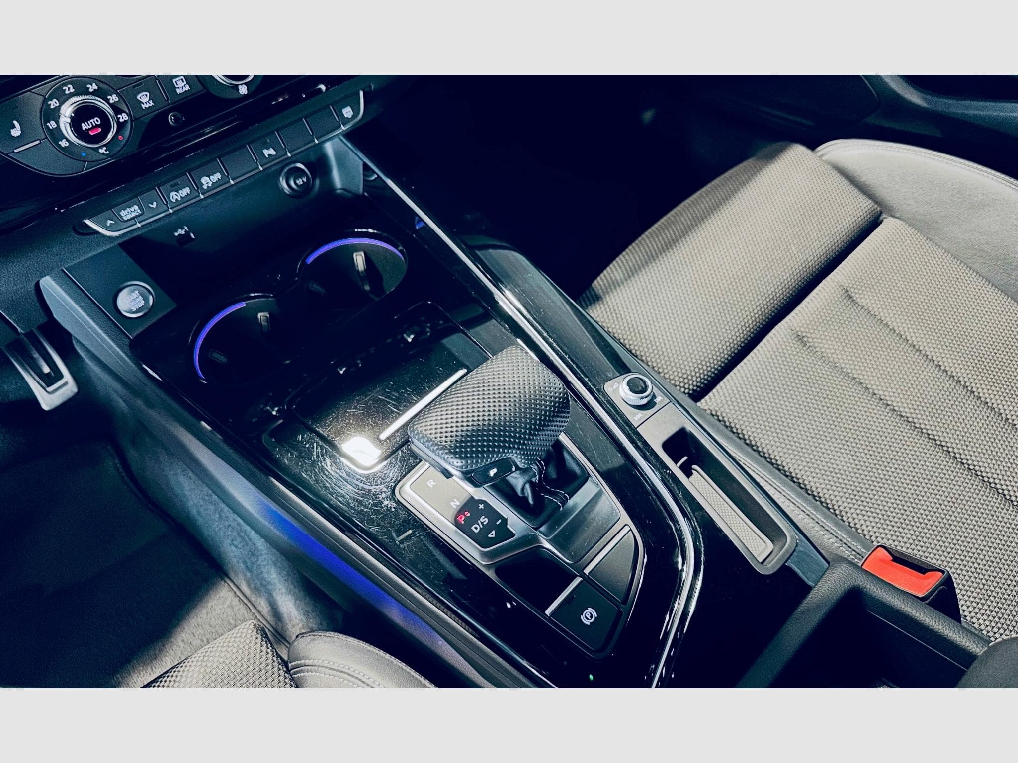 Audi A4 A4 AVANT S-LINE 35 TDI BLACK COMPETITION EDITION S-TRONIC (2024) - Photo 10