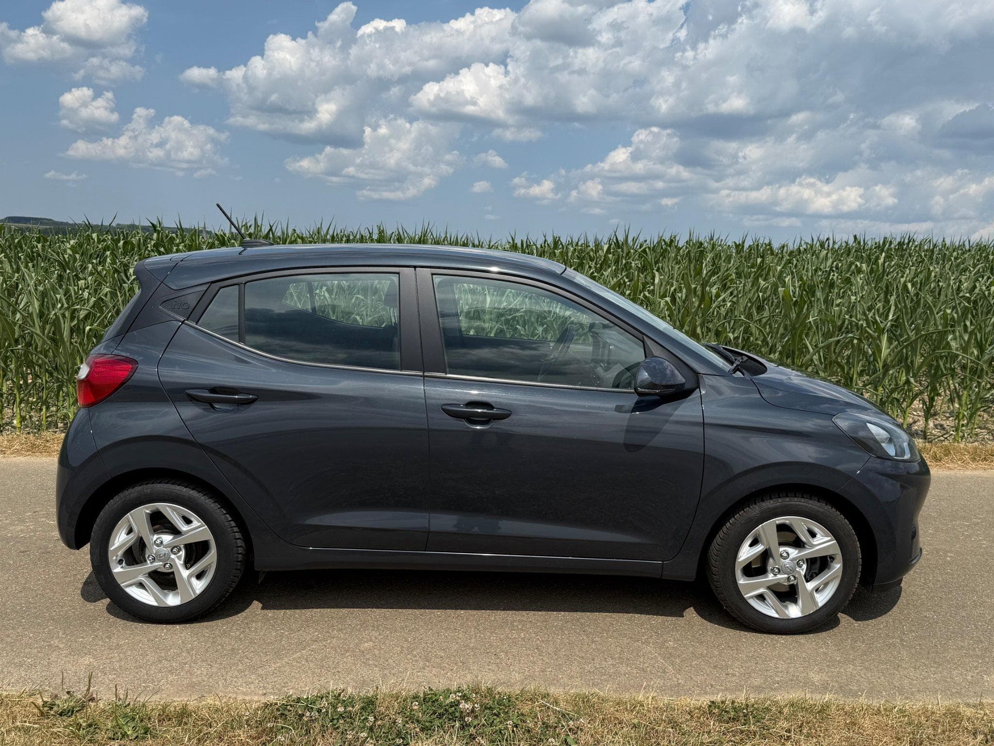 Hyundai i10 1.2 MPI (2023) - Photo 2