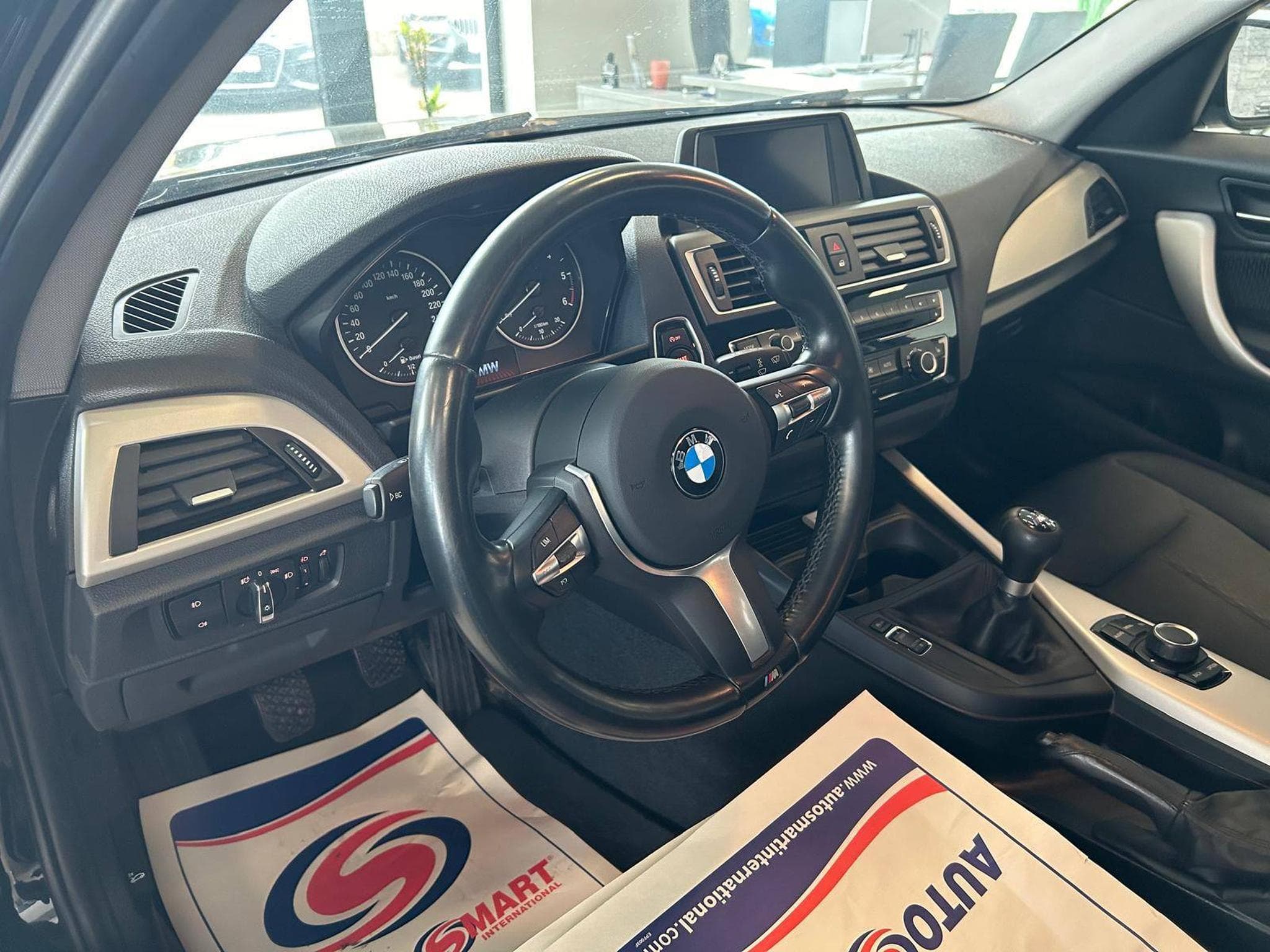 BMW 118 d Advantage ** SHZ ** BLUETOOTH ** (2016) - Photo 8