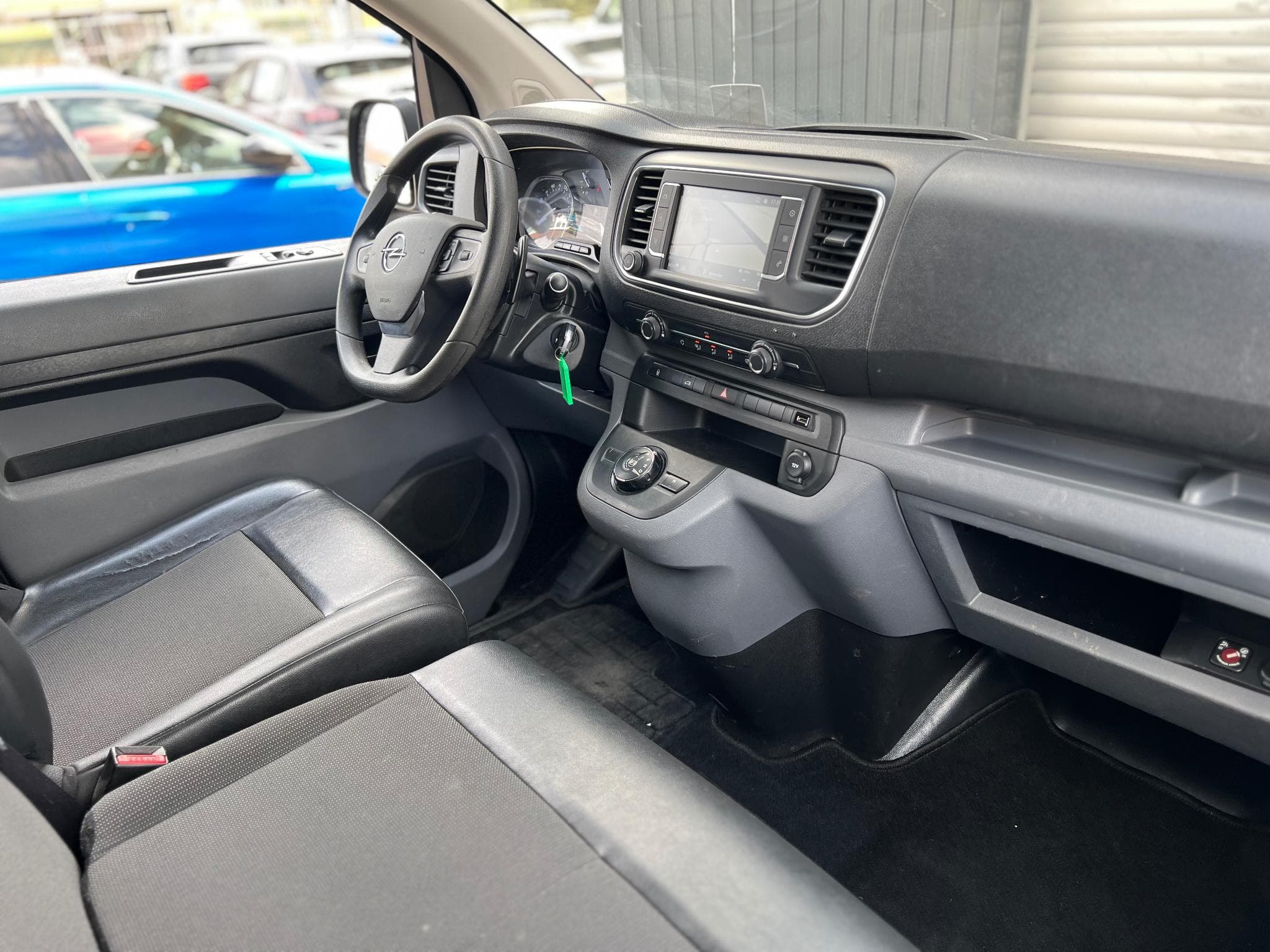 Opel Vivaro 2,0 HDI Premium AUTO full options (2021) - Photo 4