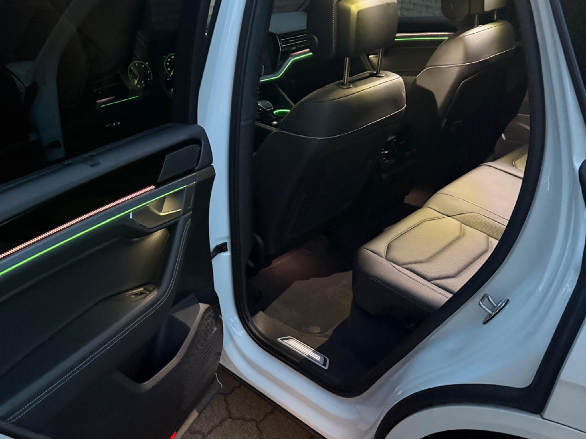 VW Touareg R-Line / Final Edition (2026) - Foto 12