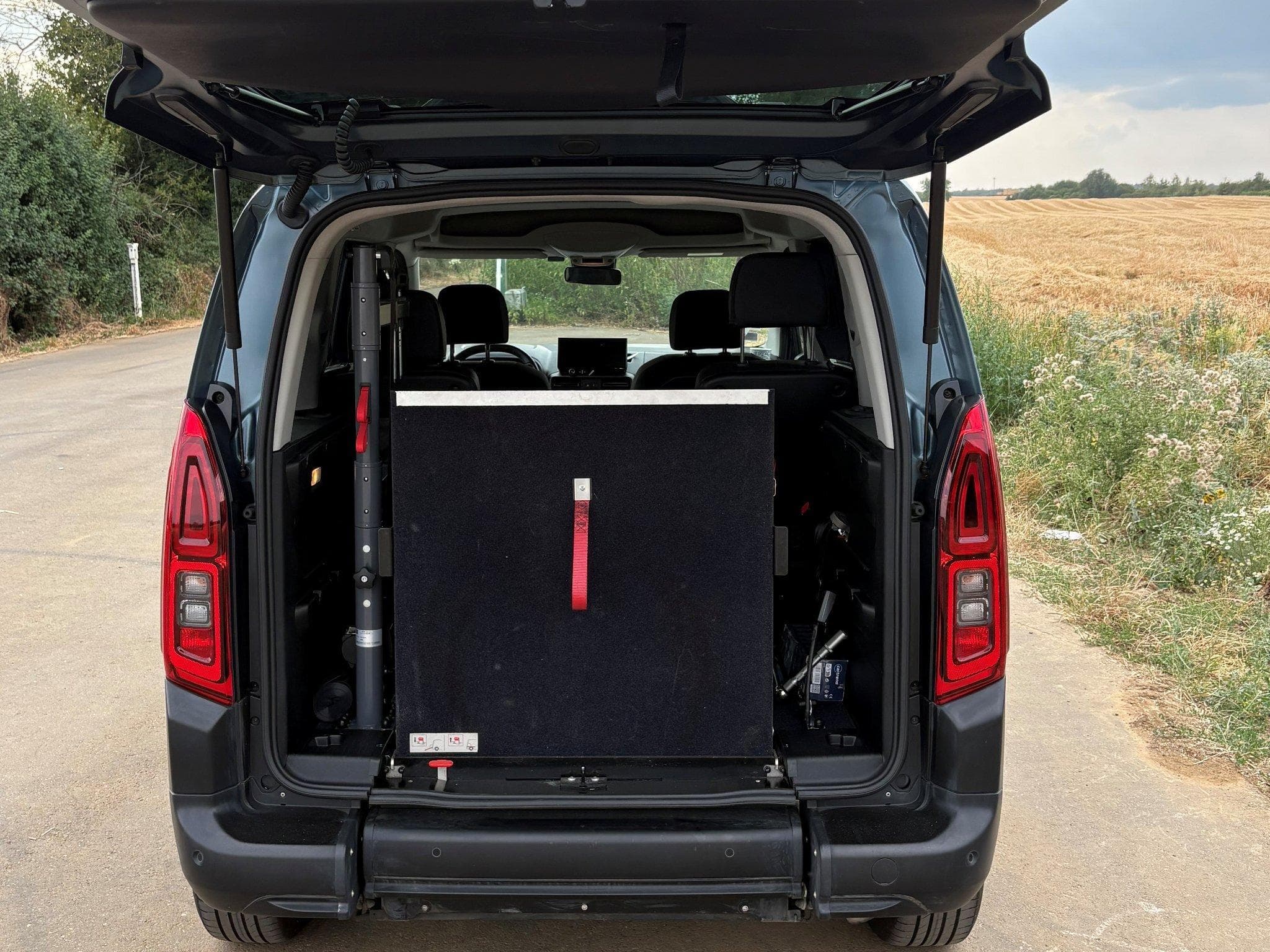 Citroën Berlingo M BlueHDi 130 EAT8 MAX – TPMR (2024) - Photo 6