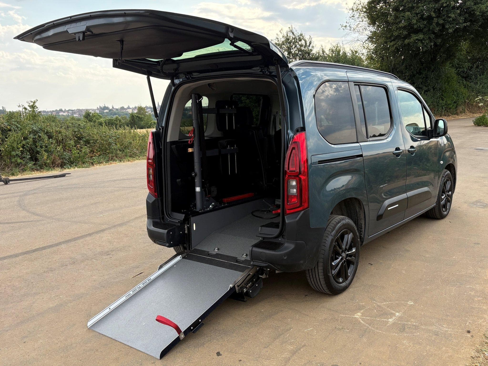 Citroën Berlingo M BlueHDi 130 EAT8 MAX – TPMR (2024) - Photo 8