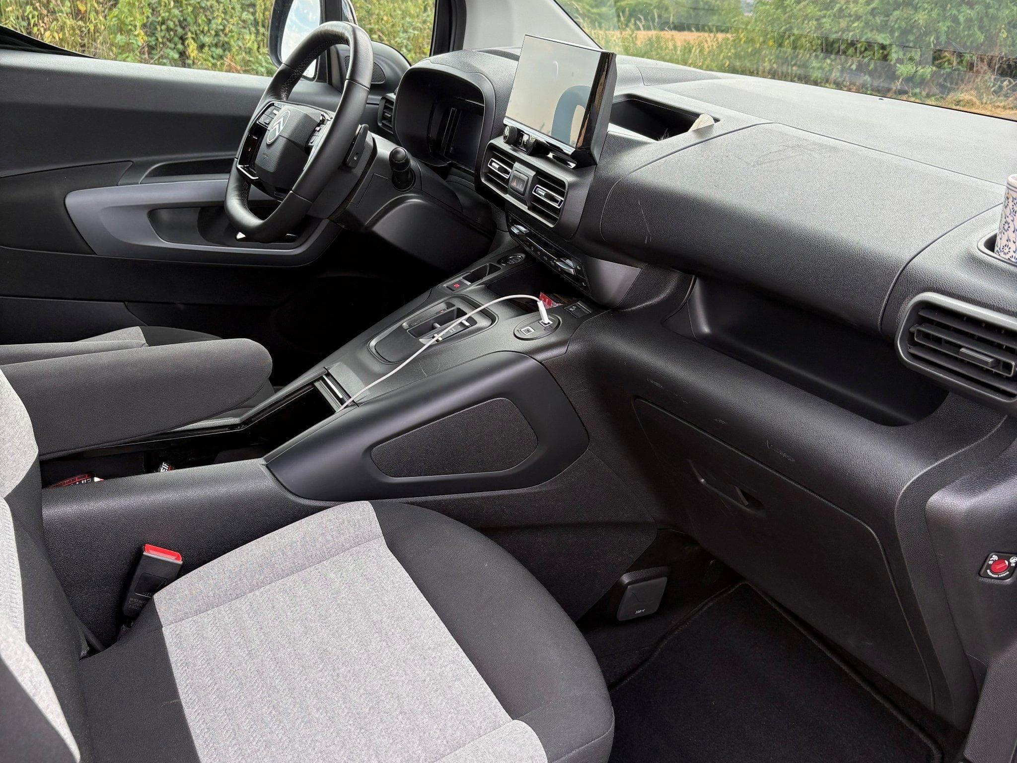 Citroën Berlingo M BlueHDi 130 EAT8 MAX – TPMR (2024) - Photo 12